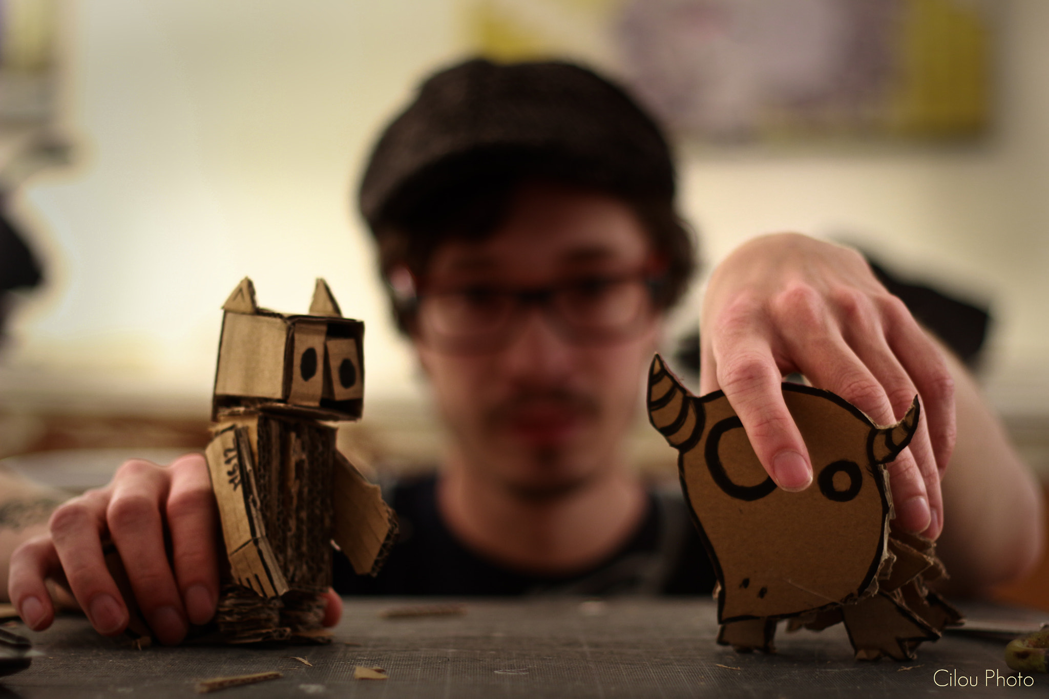 Canon EOS 100D (EOS Rebel SL1 / EOS Kiss X7) + Canon EF 50mm F1.8 II sample photo. Puppet master or crazy artist? photography