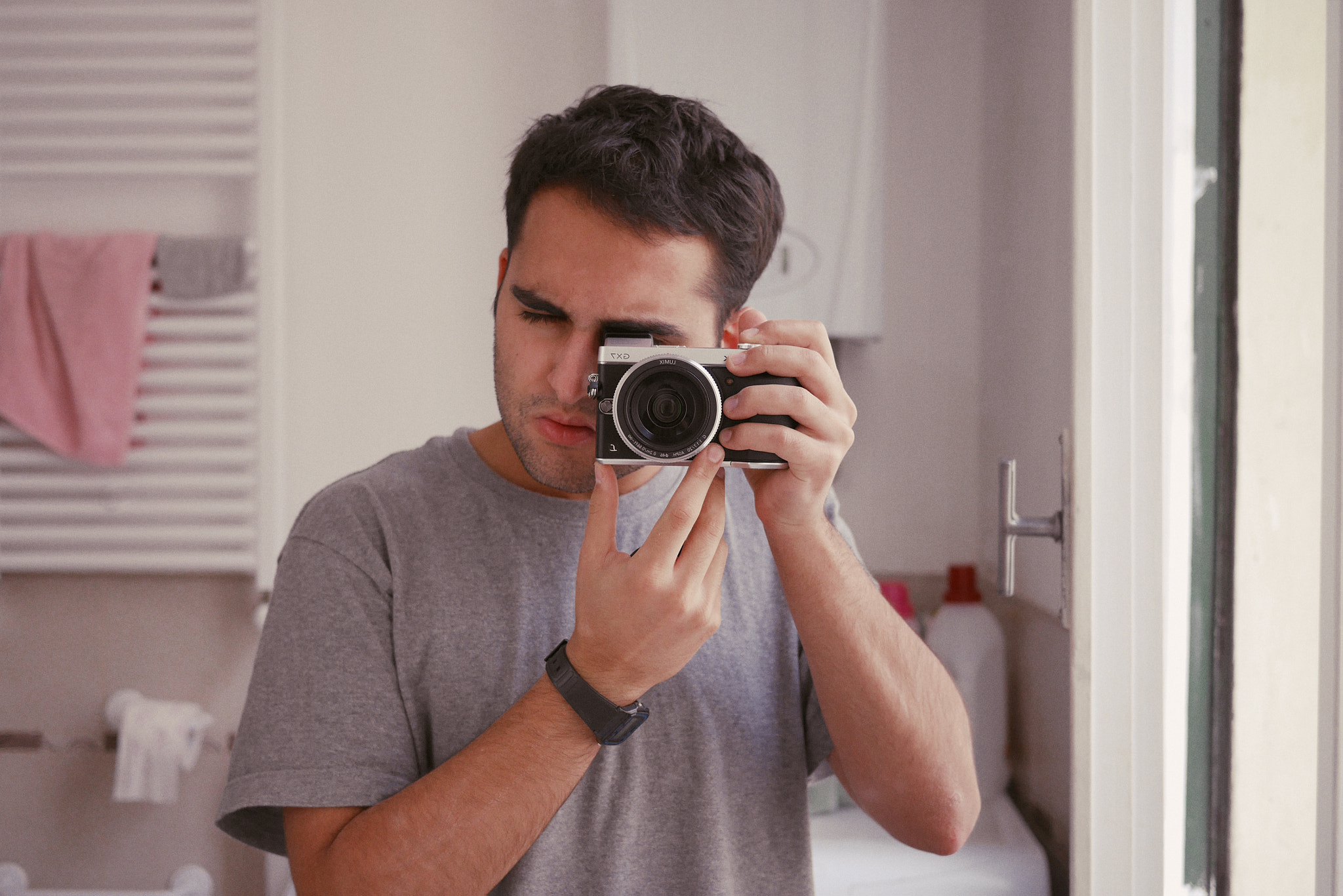 Panasonic Lumix DMC-GX7 + LUMIX G 20/F1.7 II sample photo. Selfportrait photography