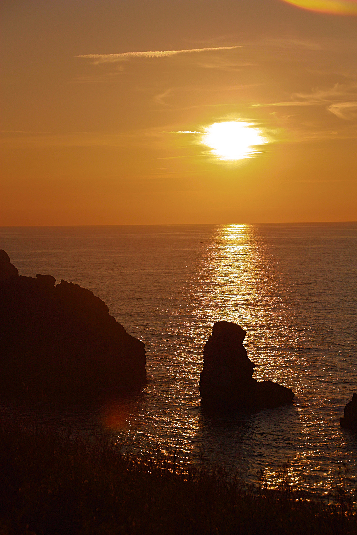 Canon EOS 450D (EOS Rebel XSi / EOS Kiss X2) + Sigma 18-125mm F3.8-5.6 DC OS HSM sample photo. Atardecer en la playa de arnía cantabria photography