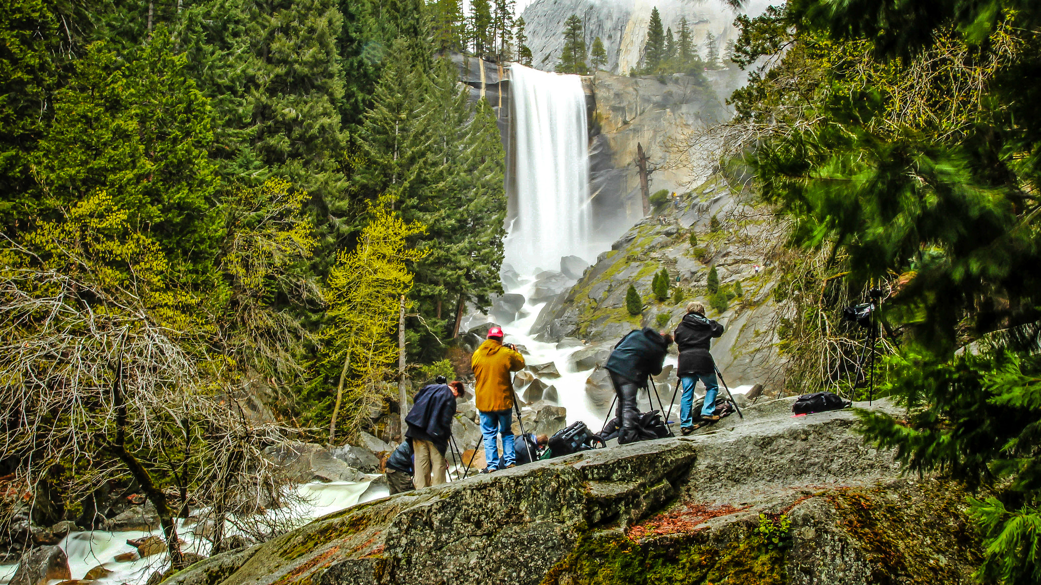Tamron SP AF 17-50mm F2.8 XR Di II LD Aspherical (IF) sample photo. Vernal falls, yosemite national park photography