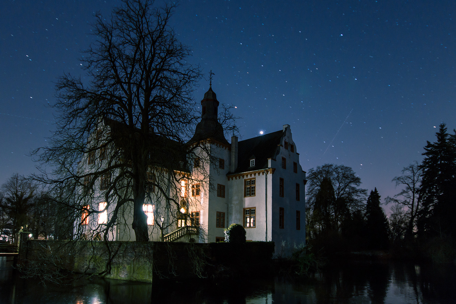 Sigma 10-20mm F3.5 EX DC HSM sample photo. Moated castle photography