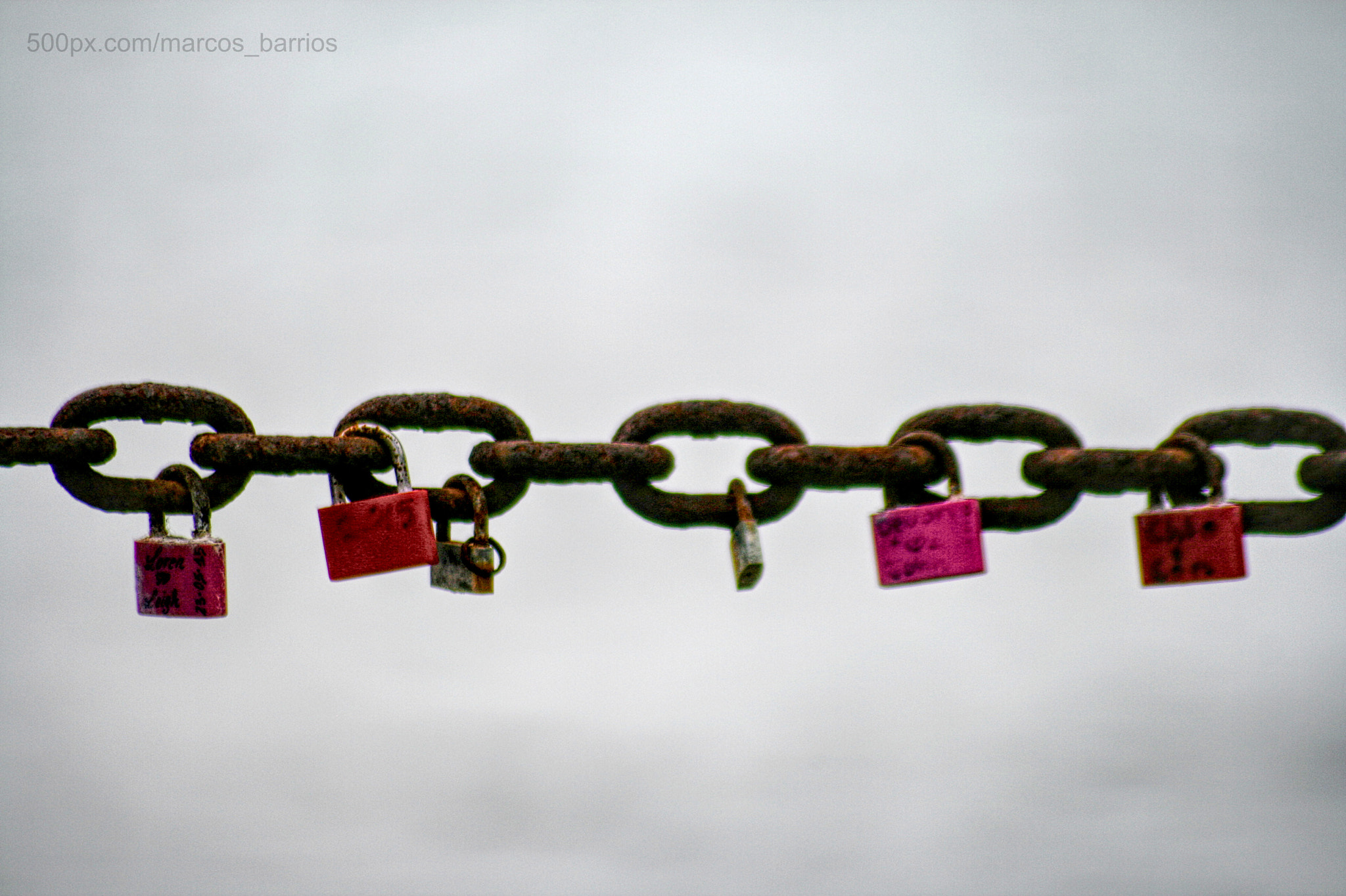 Sigma 70-300mm F4-5.6 APO DG Macro sample photo. Chained love photography