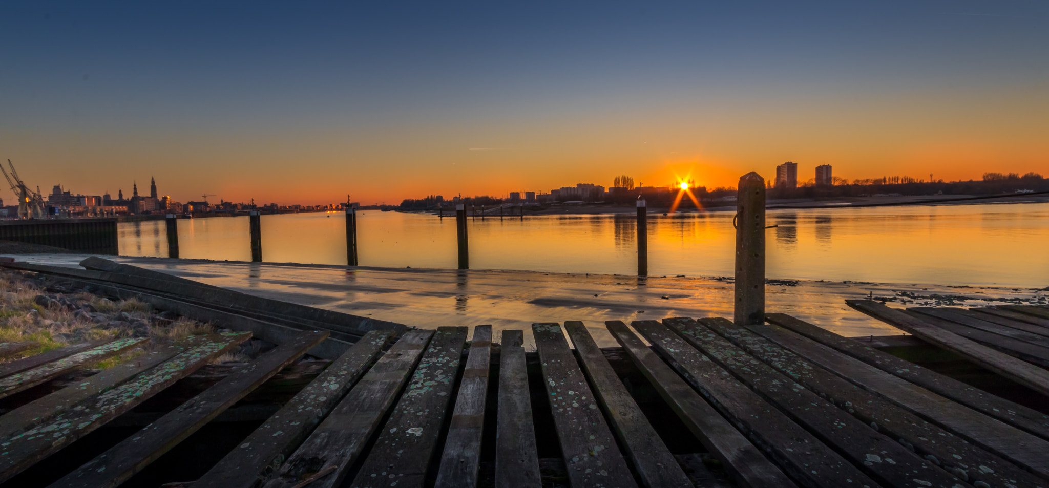 Canon EOS 80D + Sigma 10-20mm F4-5.6 EX DC HSM sample photo. Antwerp - sunset photography