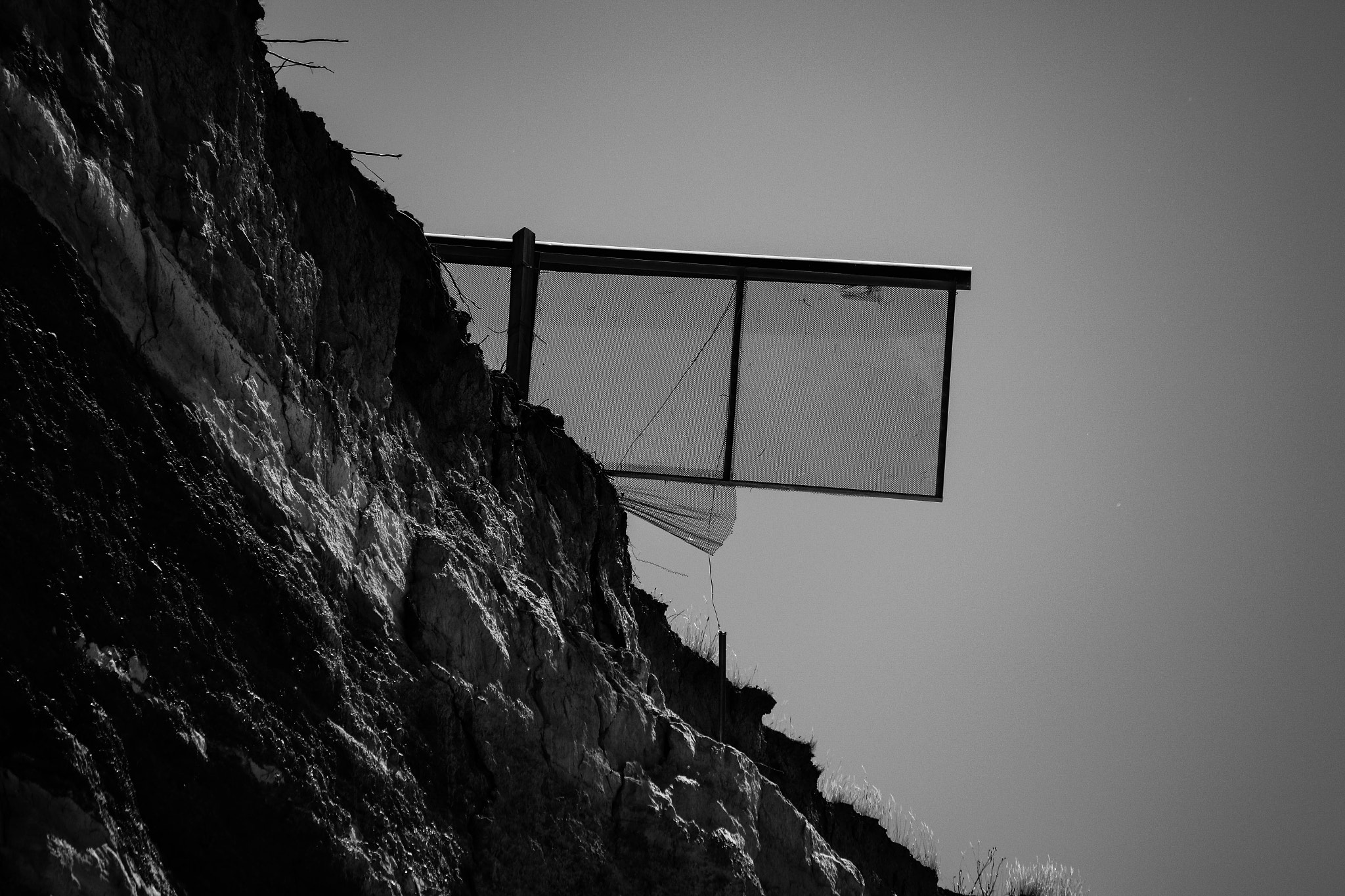 Canon EF-S 55-250mm F4-5.6 IS II sample photo. Cliff fencing photography