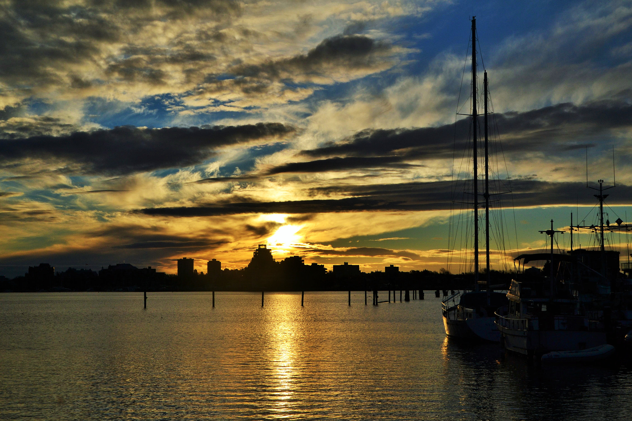 Nikon D3100 + Sigma 17-70mm F2.8-4 DC Macro OS HSM sample photo. Sunrise over the cityline and west bay marina photography