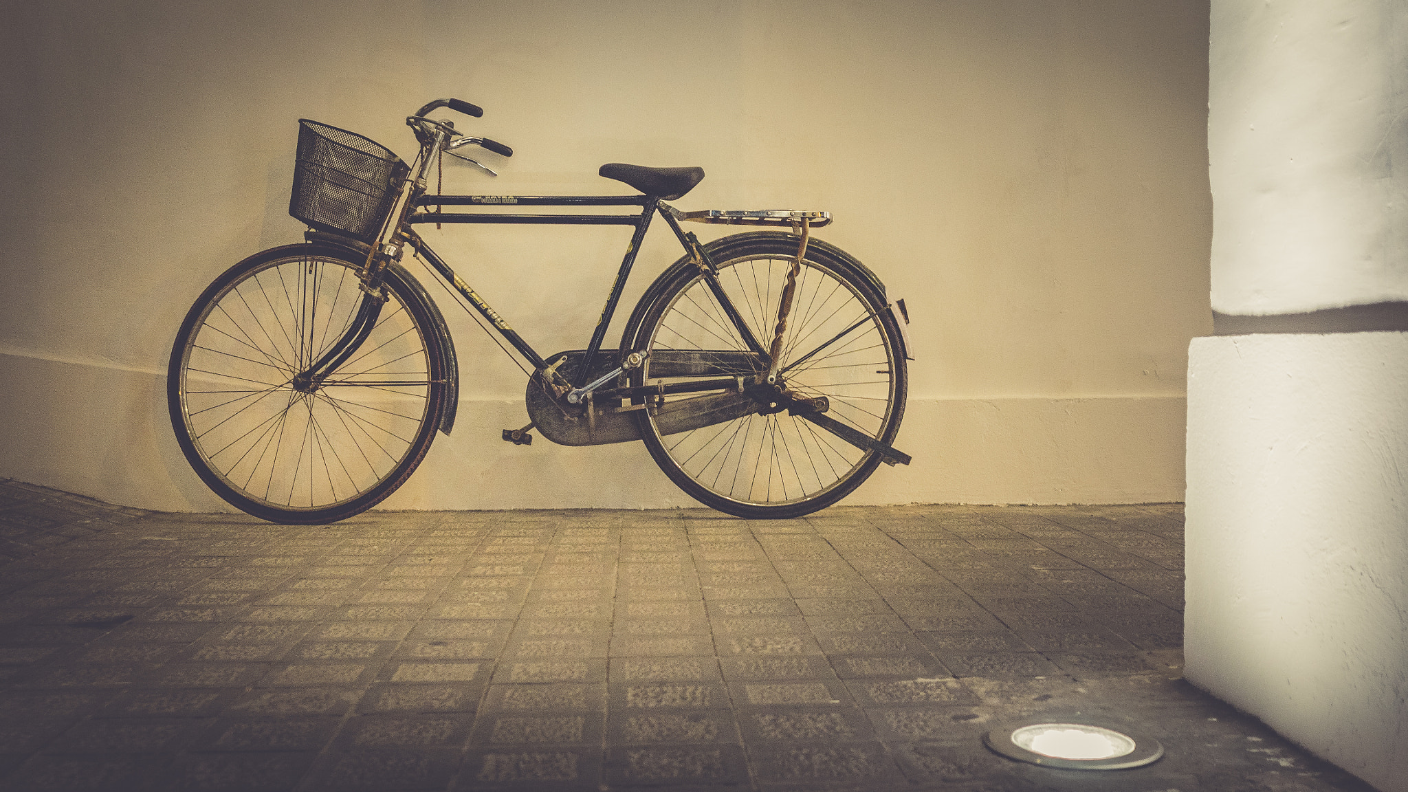 Olympus OM-D E-M1 + Sigma 19mm F2.8 DN Art sample photo. Classic 27 bike photography