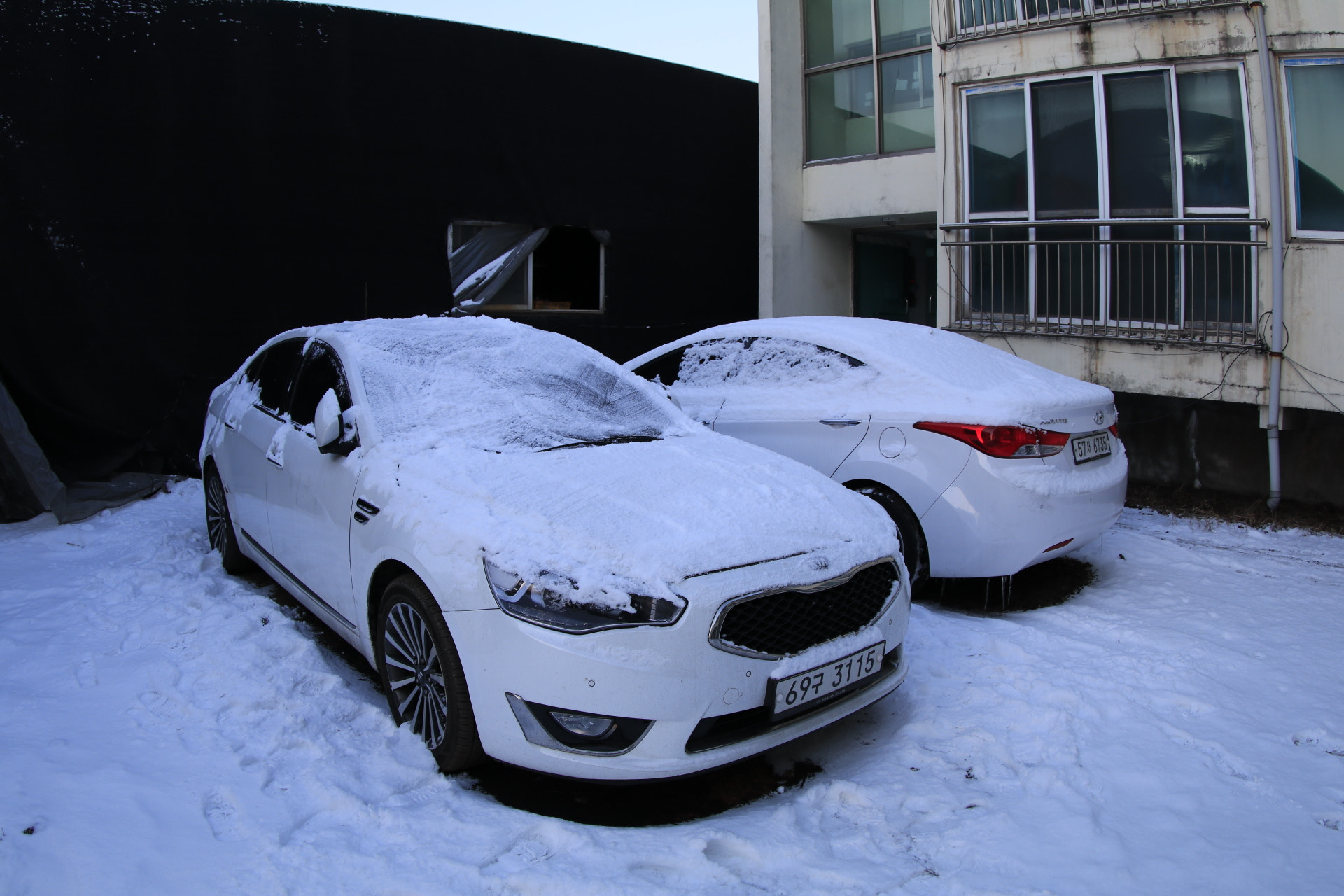 Canon EF 8-15mm F4L Fisheye USM sample photo. Snow photography