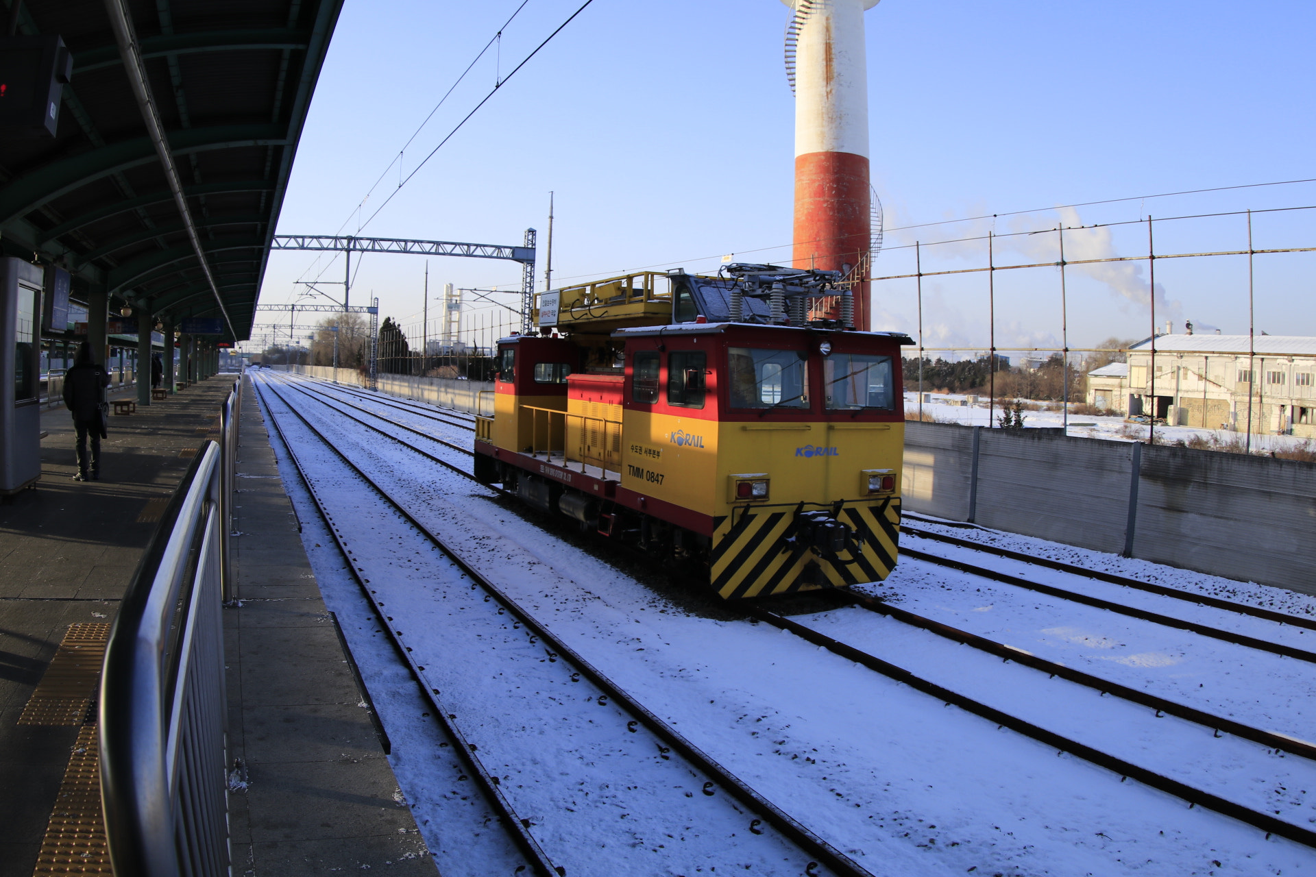 Canon EOS 80D + Canon EF 8-15mm F4L Fisheye USM sample photo. Train photography