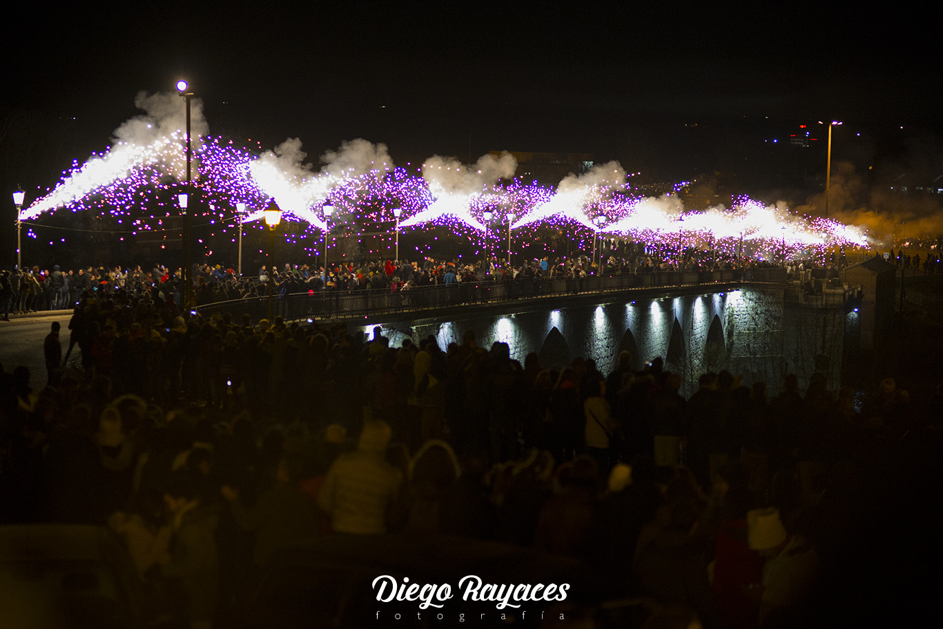 Sigma 85mm F1.4 EX DG HSM sample photo. Desfile de antorchas photography