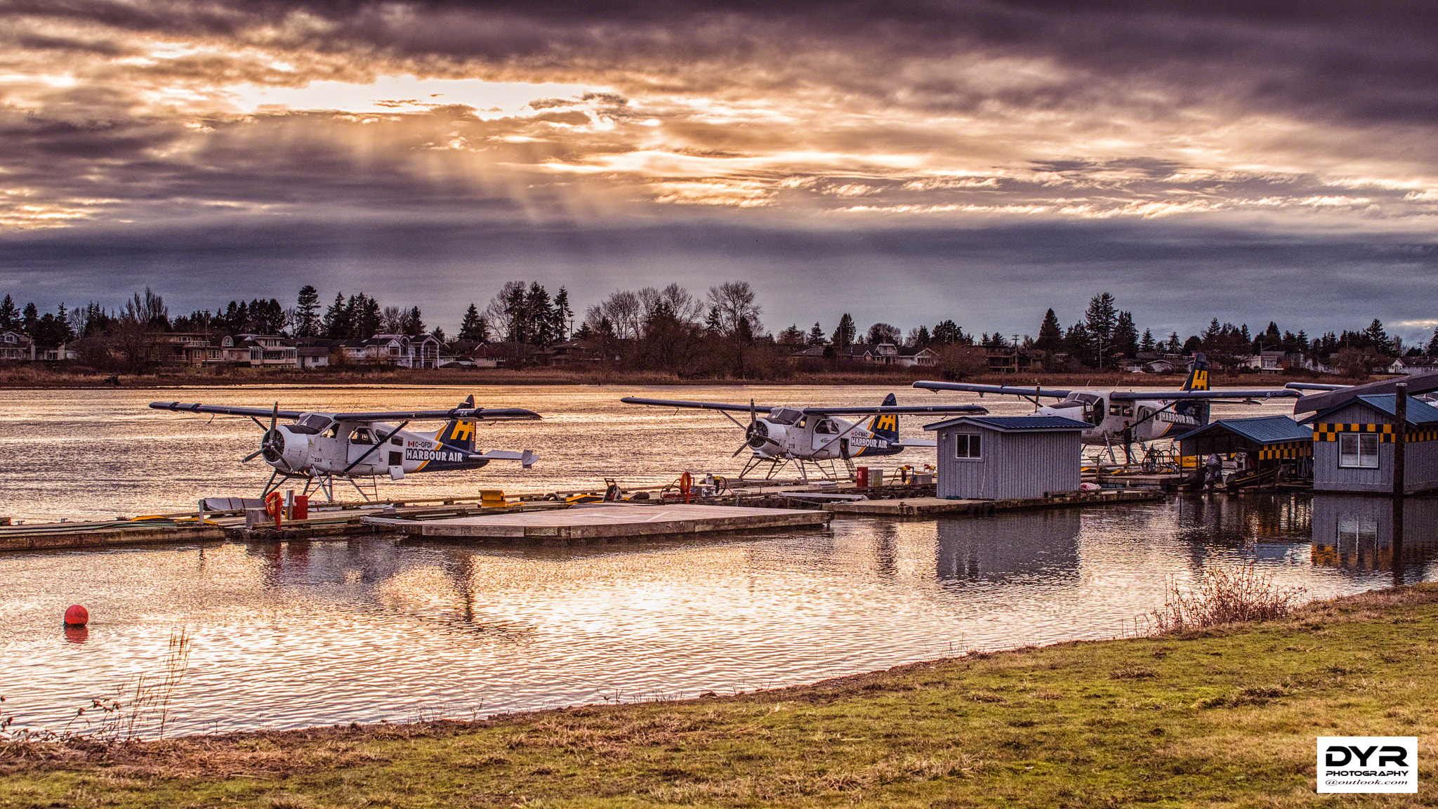 Pentax K-1 sample photo. Sunset at harbour air's yvr airport south terminal location. photography