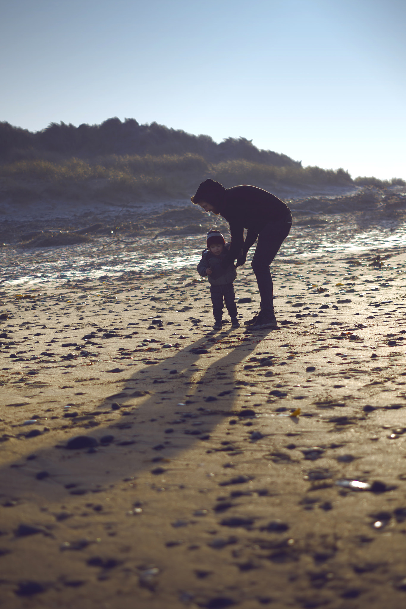 Pentax K-S2 + Pentax smc DA 50mm F1.8 sample photo. Daddy picks up son after crying! photography