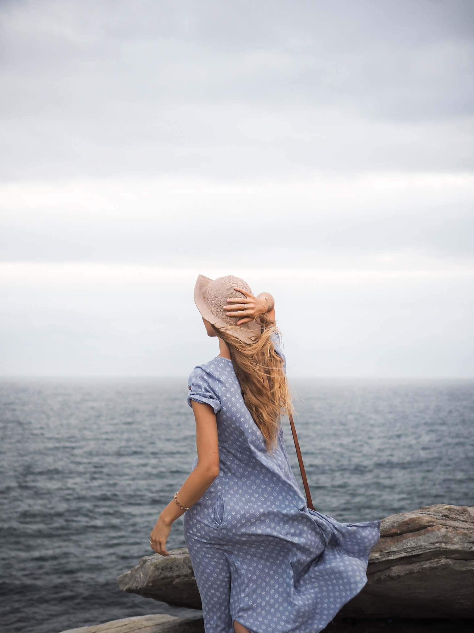 Olympus OM-D E-M5 II + Olympus M.Zuiko Digital 25mm F1.8 sample photo. Enjoy the breeze photography