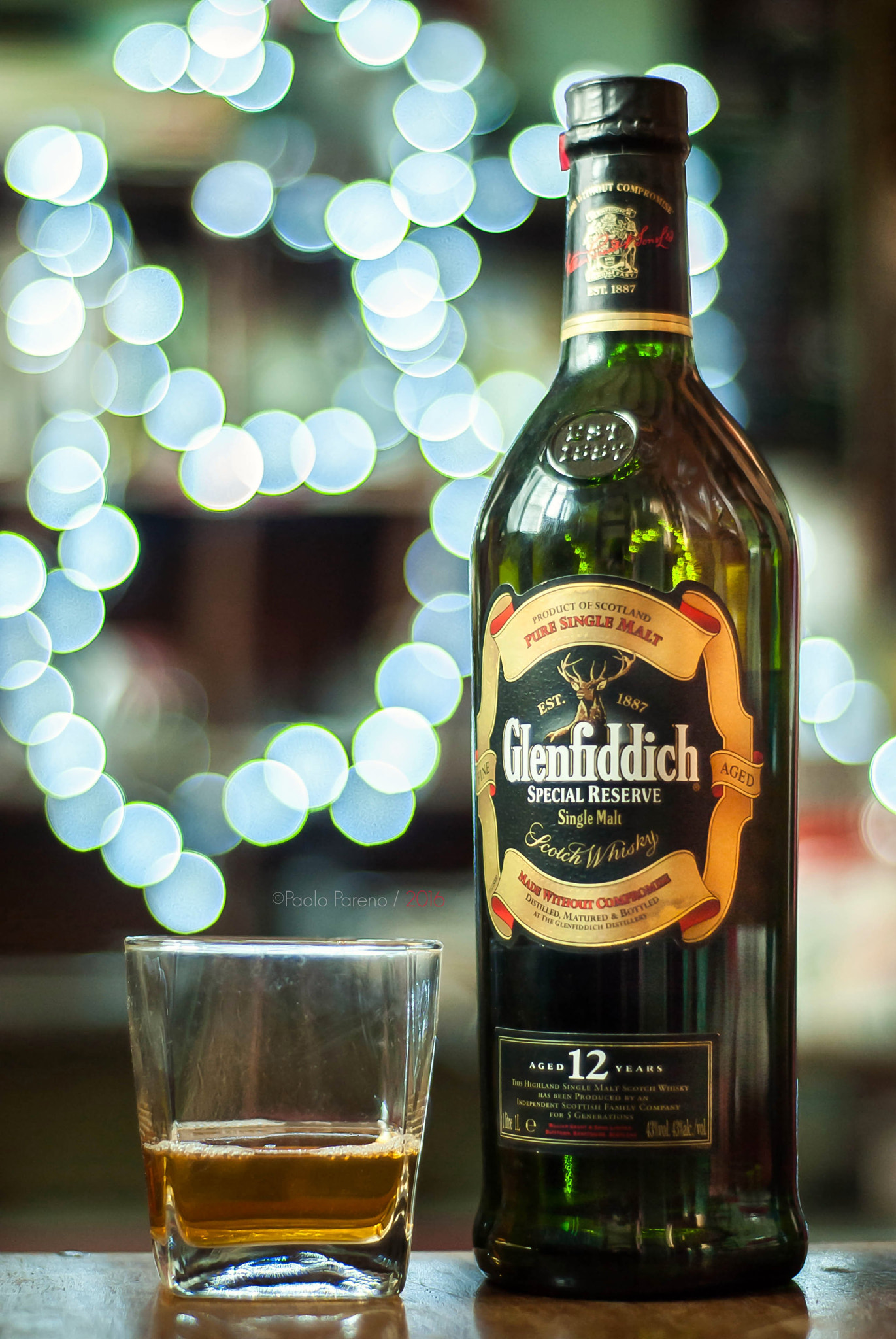 Nikon D60 + Nikon AF Nikkor 50mm F1.8D sample photo. Star-lit drink photography