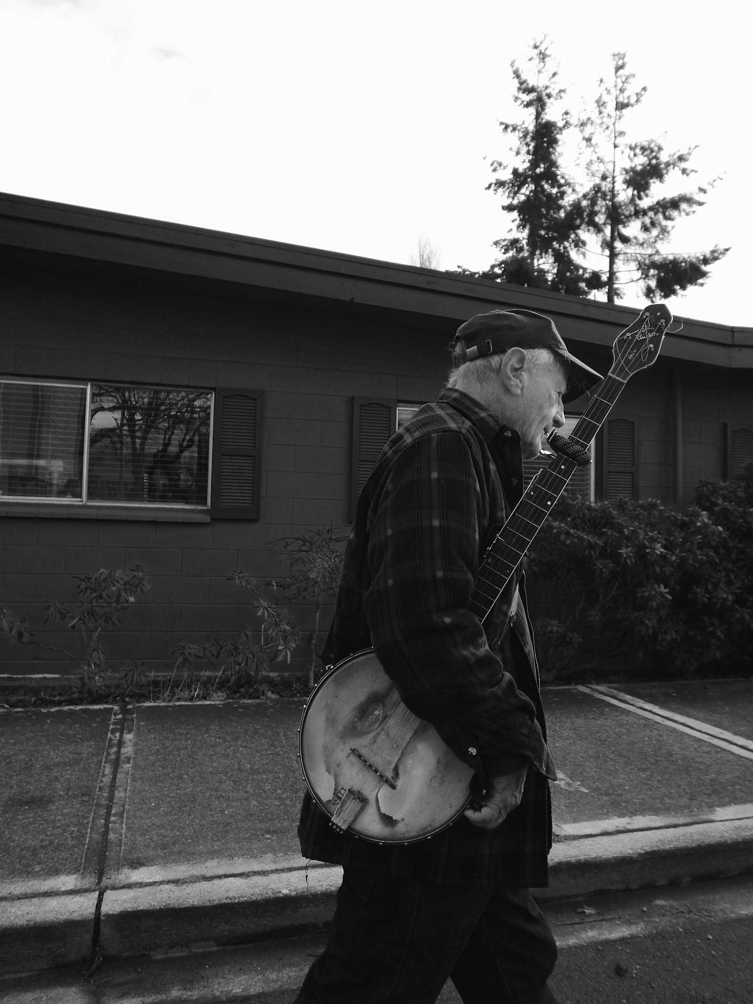 Ricoh GR DIGITAL 4 sample photo. Banjo man photography