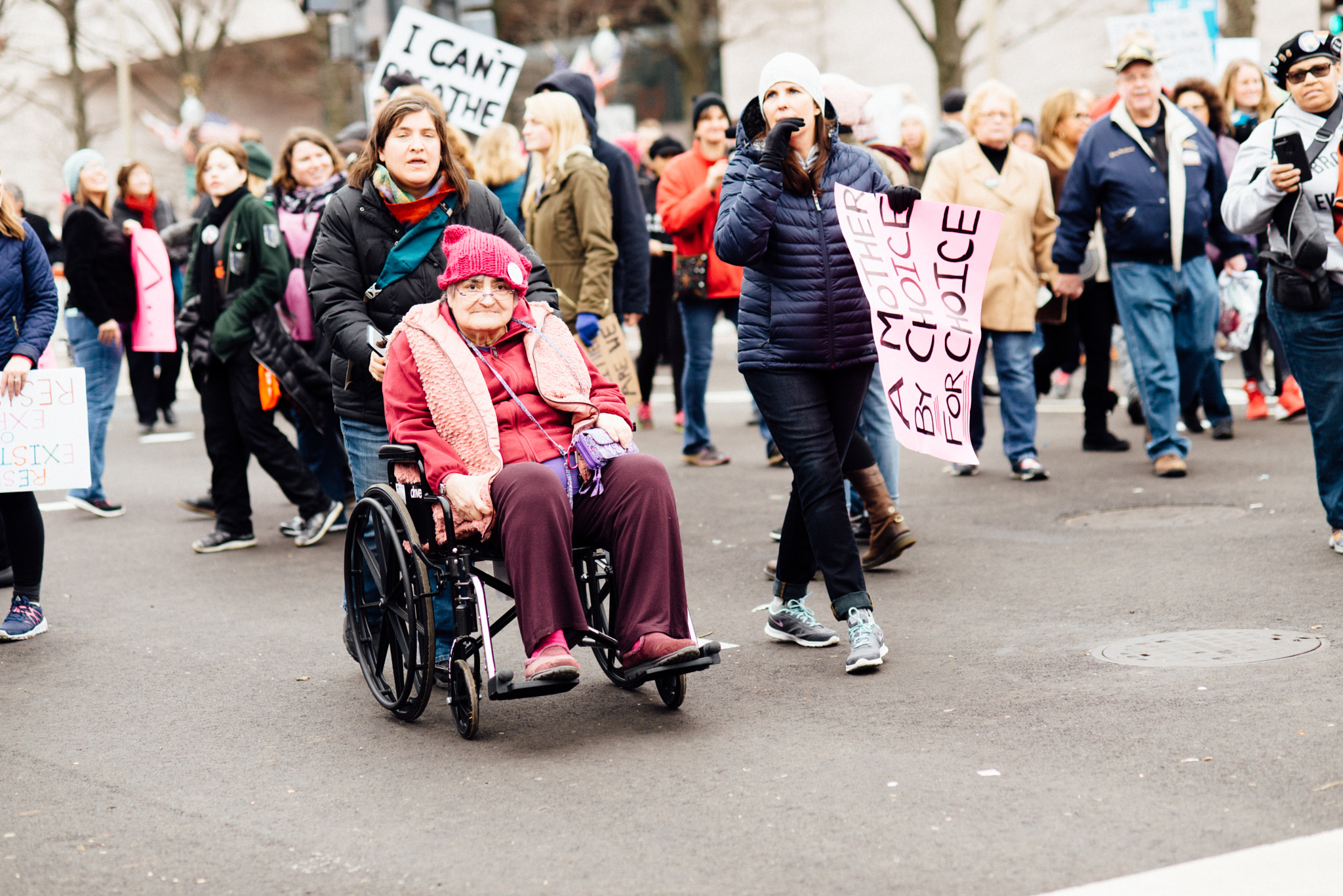 Nikon D600 + AF Nikkor 85mm f/1.8 sample photo. Women's march photography