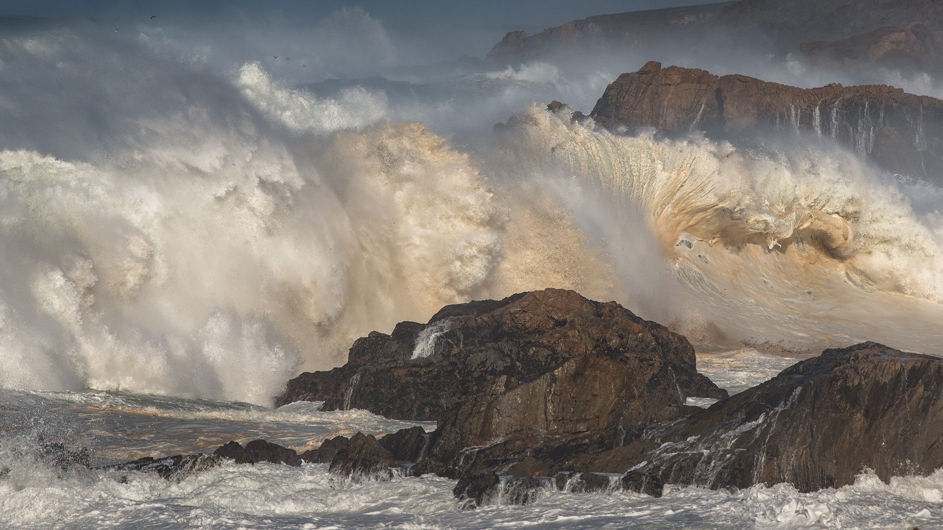 Nikon AF-S Nikkor 200-500mm F5.6E ED VR sample photo. Huge surf photography