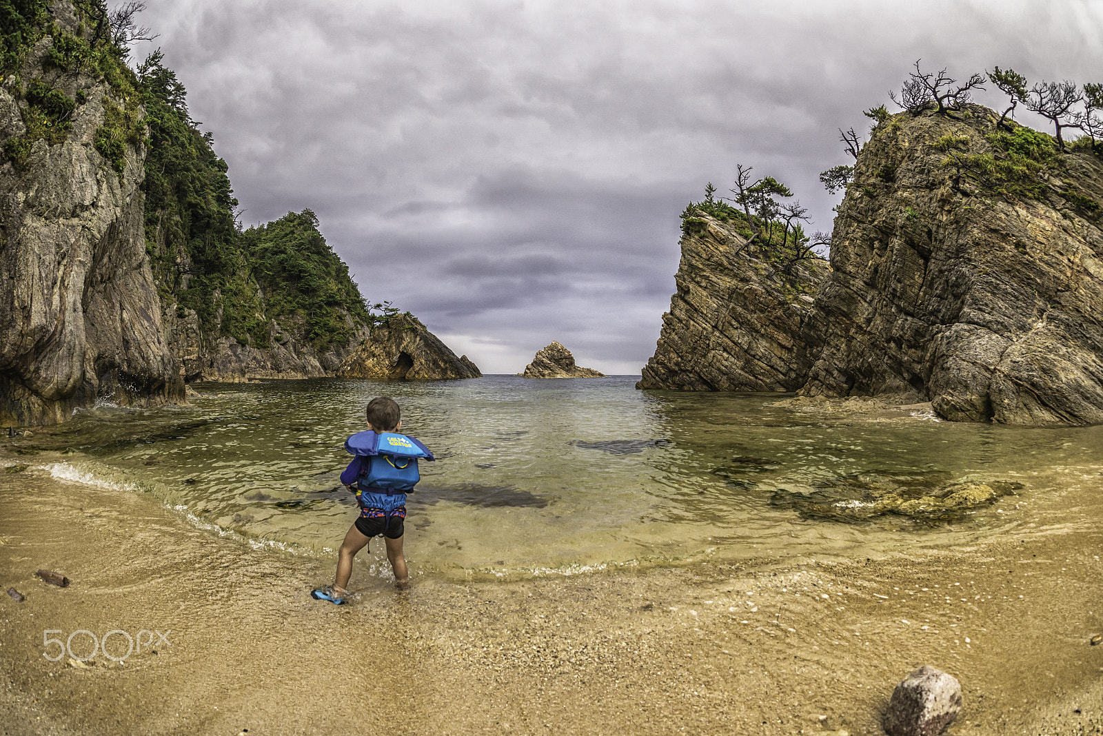 Sigma 15mm F2.8 EX DG Diagonal Fisheye sample photo. Kids in summer photography