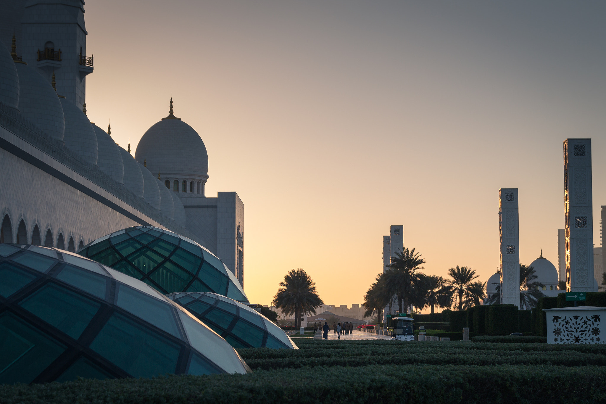 Sigma 18-250mm F3.5-6.3 DC OS HSM sample photo. Domes and columns photography