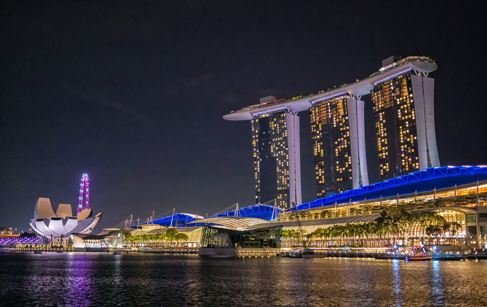 Panasonic Lumix DMC-G7 + Panasonic Lumix G 20mm F1.7 ASPH sample photo. Marina bay sands photography