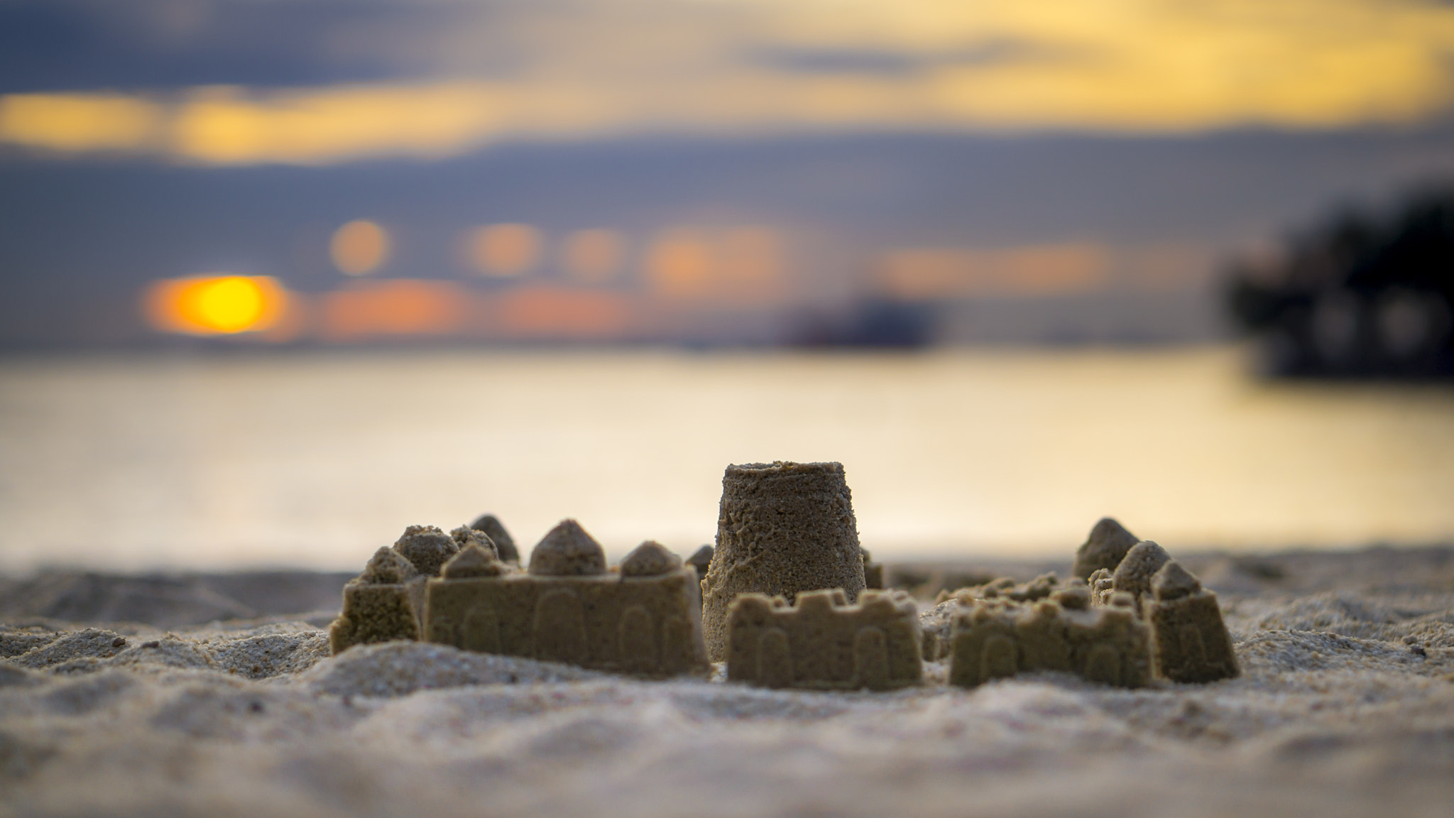 E 50mm F1.8 OSS sample photo. Sand castle photography