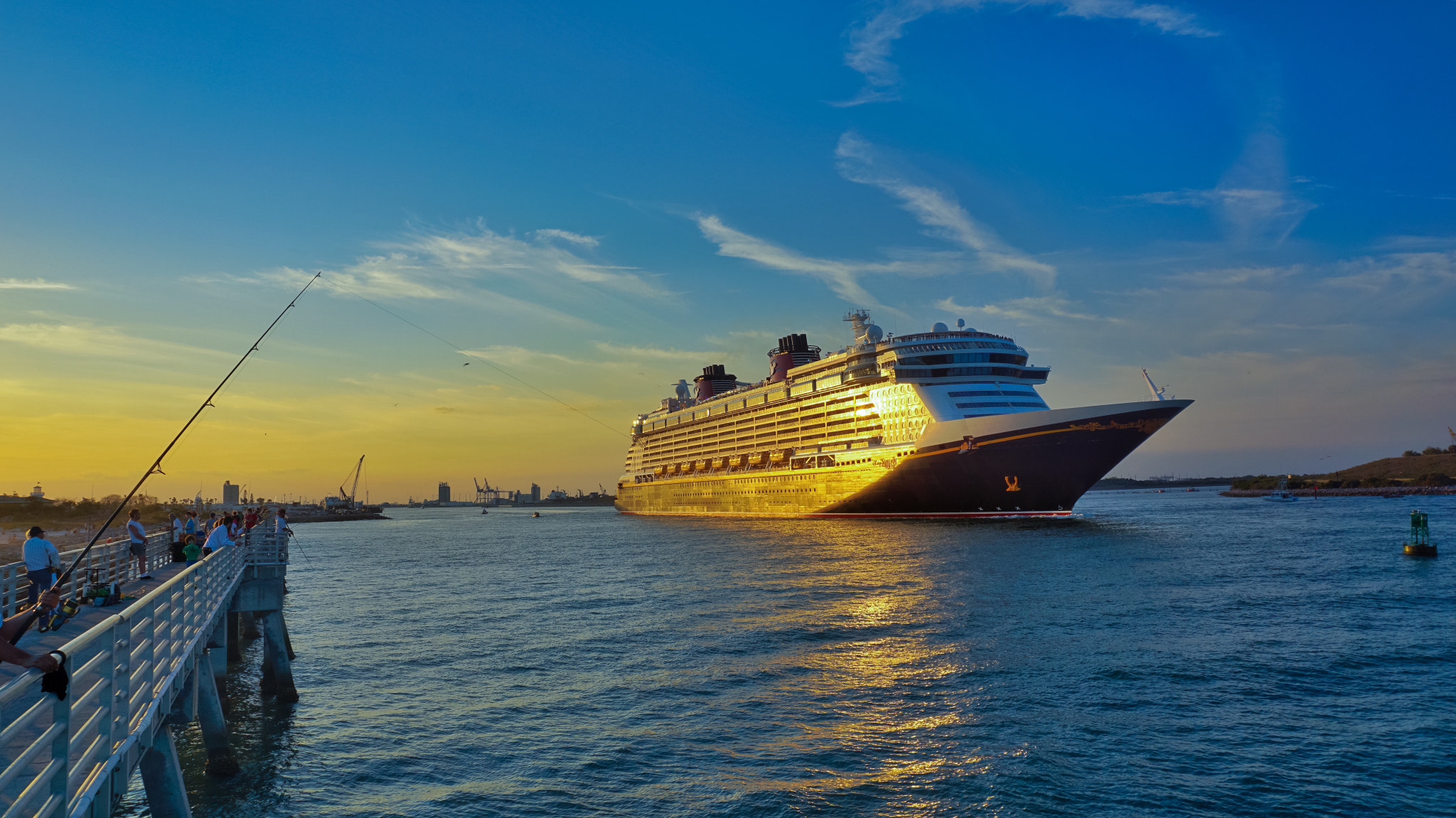 Sony a5100 + Sony E 18-50mm F4-5.6 sample photo. Disney fantasy photography