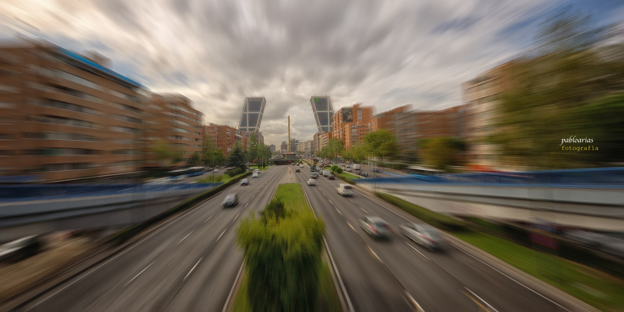 Sigma 10-20mm F4-5.6 EX DC HSM sample photo. Ciudad en movimiento photography