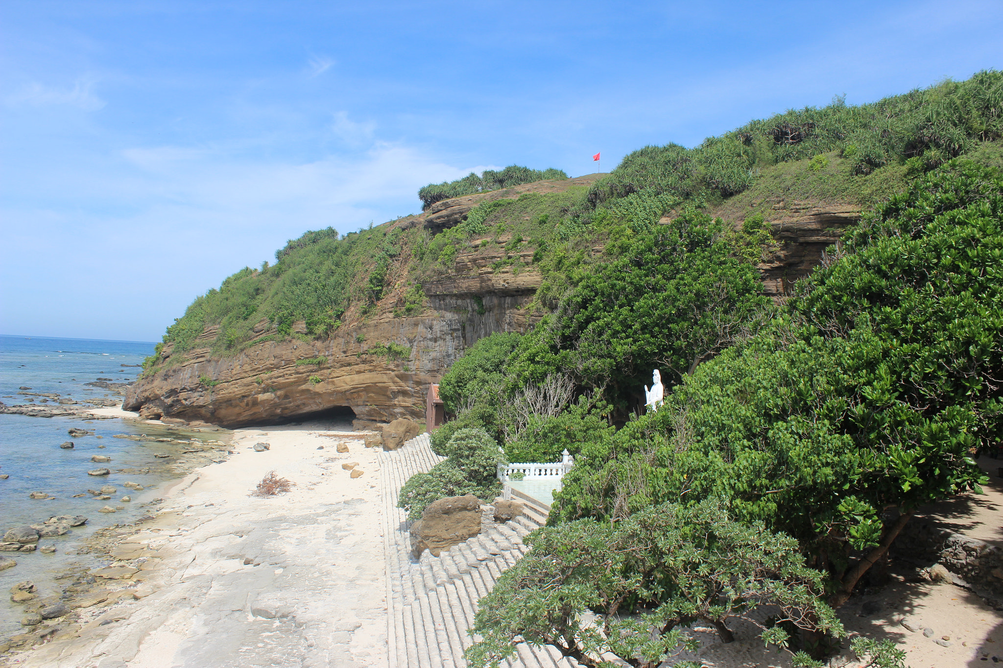 Canon EOS 600D (Rebel EOS T3i / EOS Kiss X5) sample photo. Chùa hang () photography