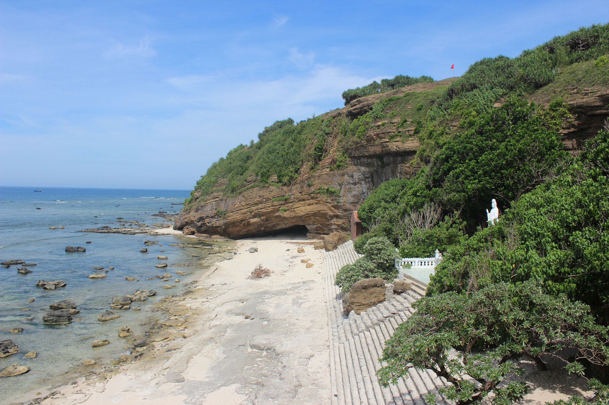 Canon EOS 600D (Rebel EOS T3i / EOS Kiss X5) sample photo. Chùa hang () photography