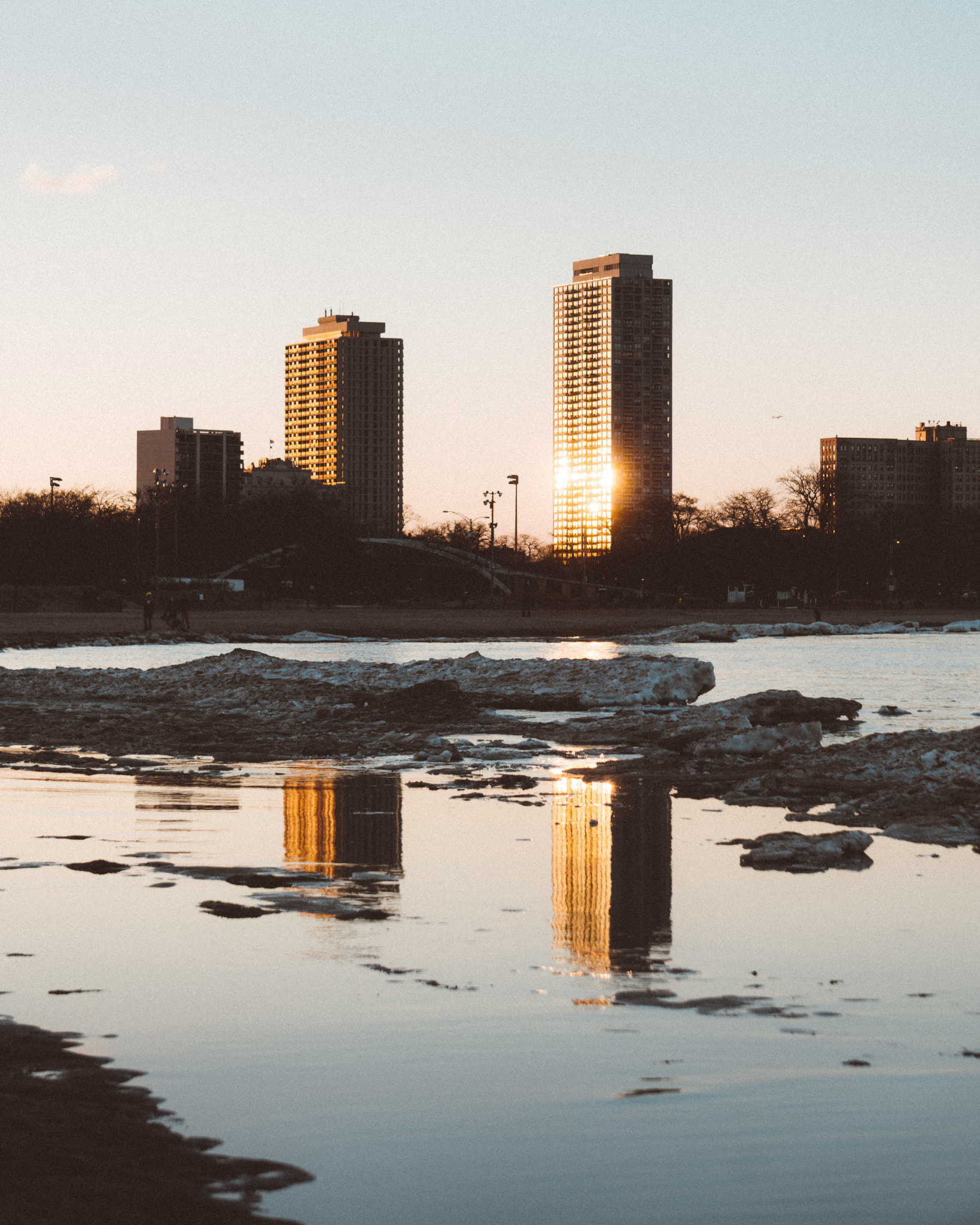 Sony a6300 + Sony E 55-210mm F4.5-6.3 OSS sample photo. 60 degrees in january? chicago, you confuse me... photography
