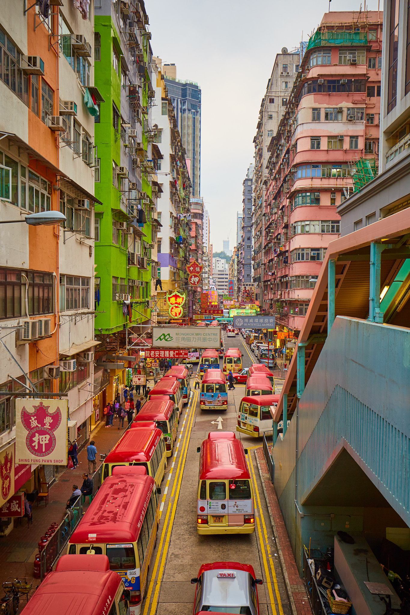 Canon EF 16-35mm F4L IS USM sample photo. Hong kong mini-bus photography