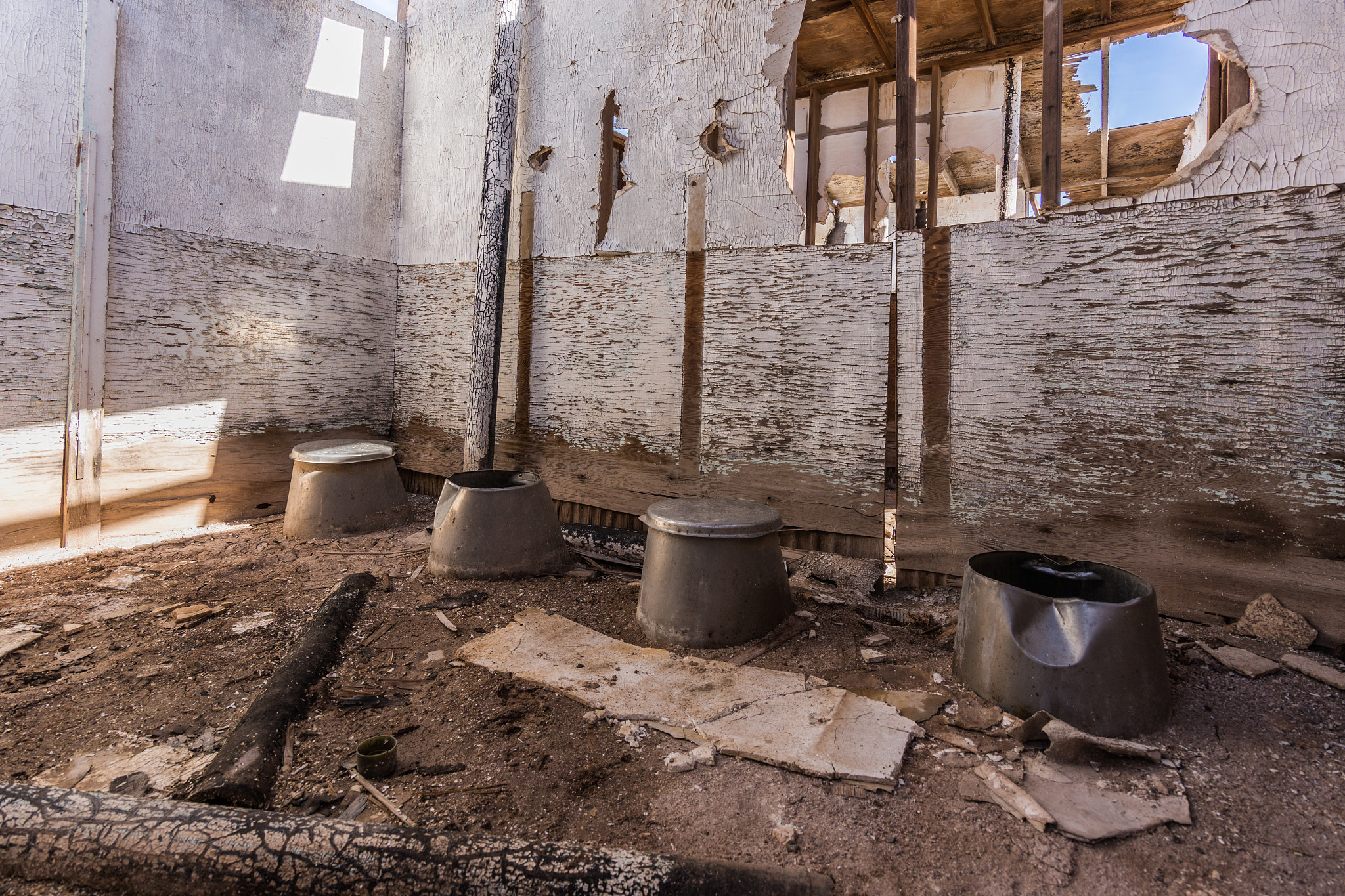 Canon EOS 6D + Canon EF-S 17-85mm F4-5.6 IS USM sample photo. Abandoned toilets photography