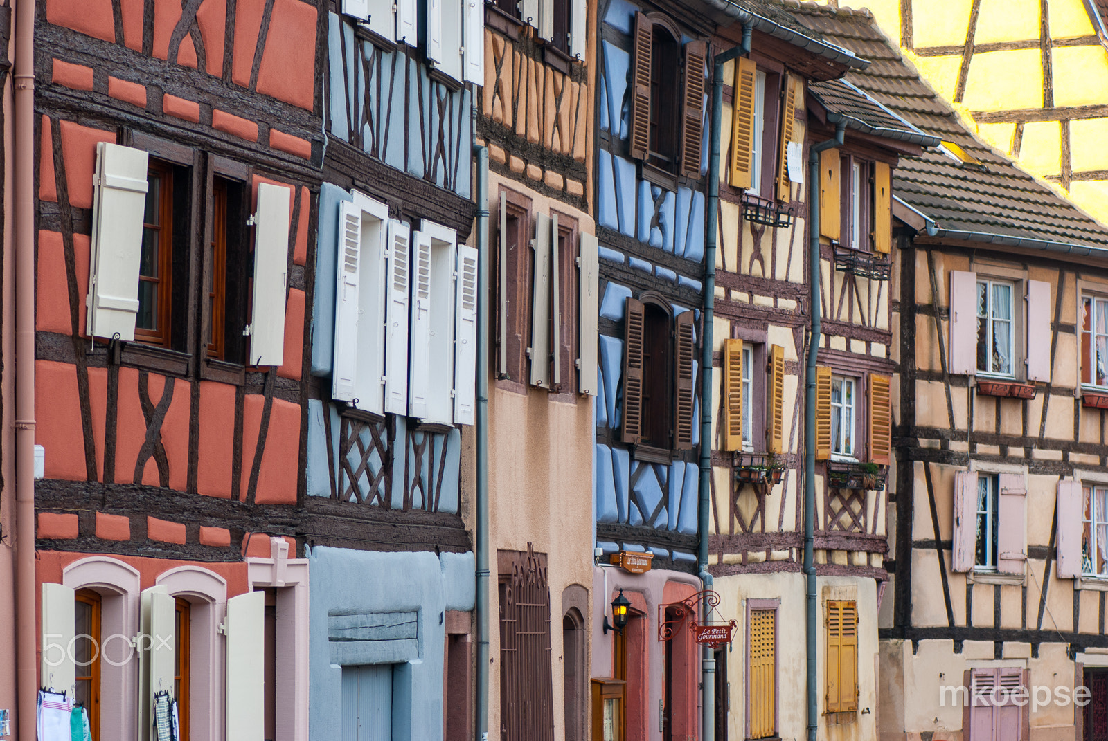 Nikon AF-S Micro-Nikkor 105mm F2.8G IF-ED VR sample photo. Colorful facades photography