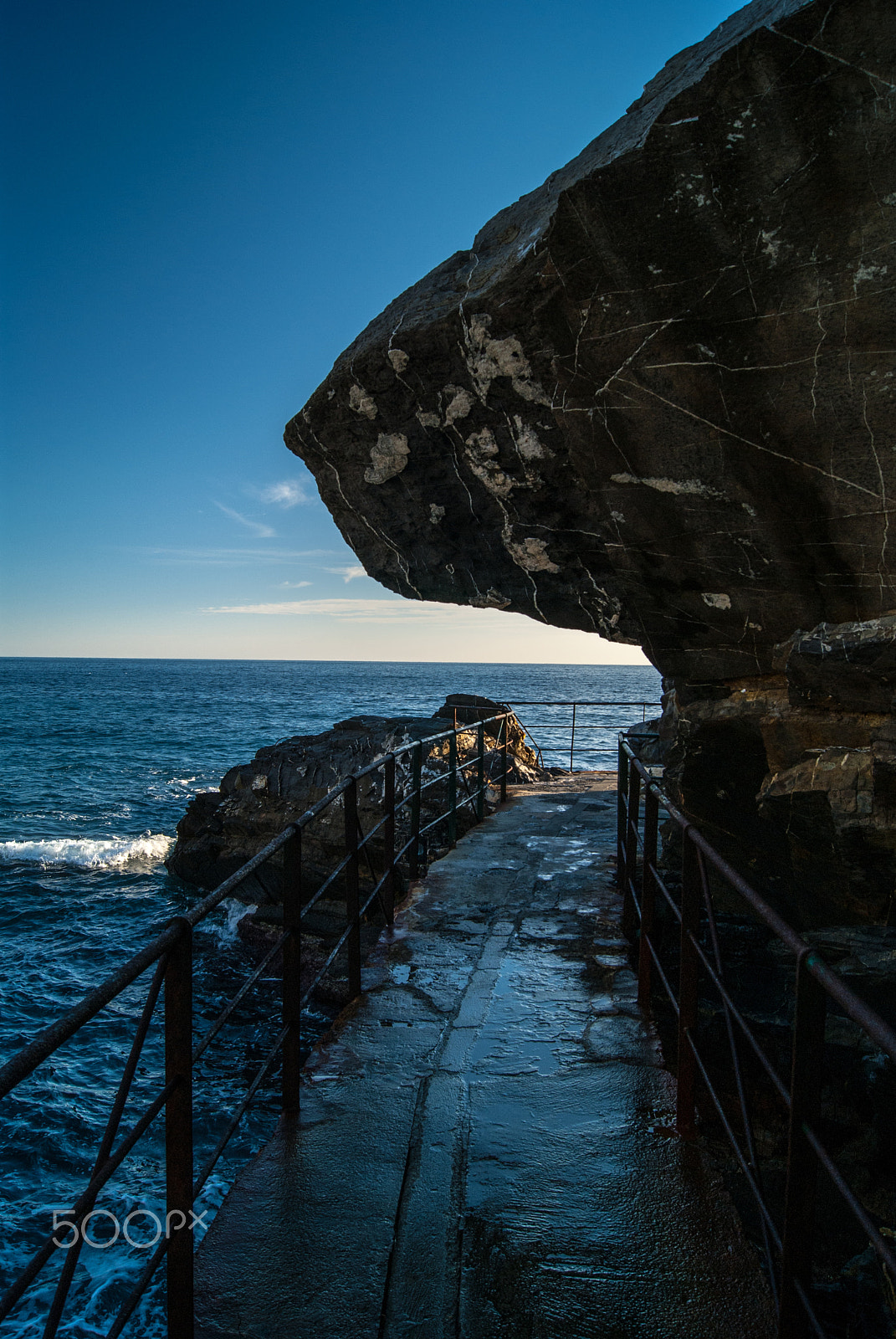 Sony Alpha DSLR-A230 sample photo. Walking on the sea photography