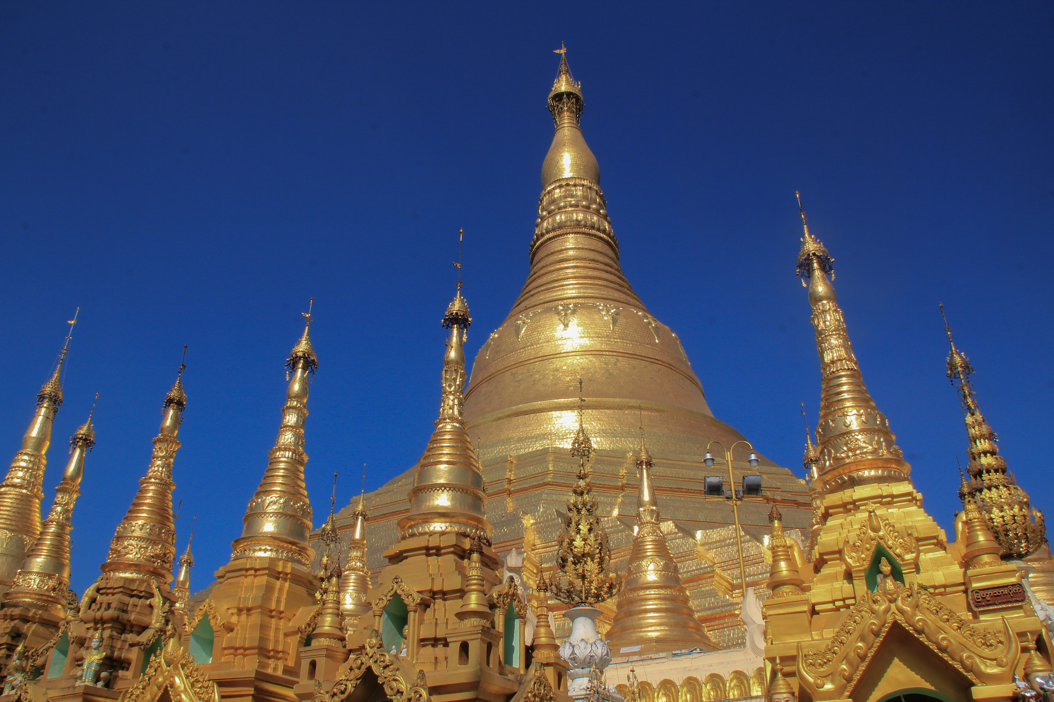 Canon EOS 550D (EOS Rebel T2i / EOS Kiss X4) sample photo. Shwedagon pagode photography