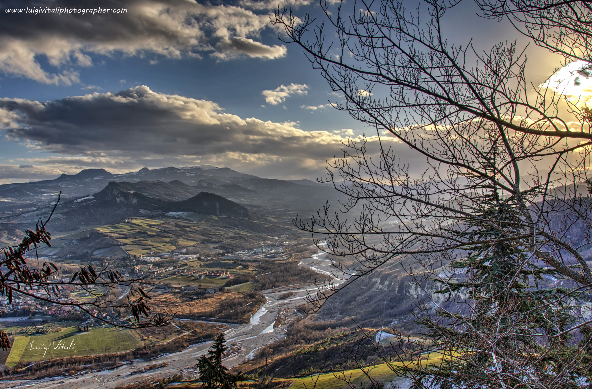 Nikon AF-S Nikkor 24-120mm F4G ED VR sample photo. Val marecchia italy photography