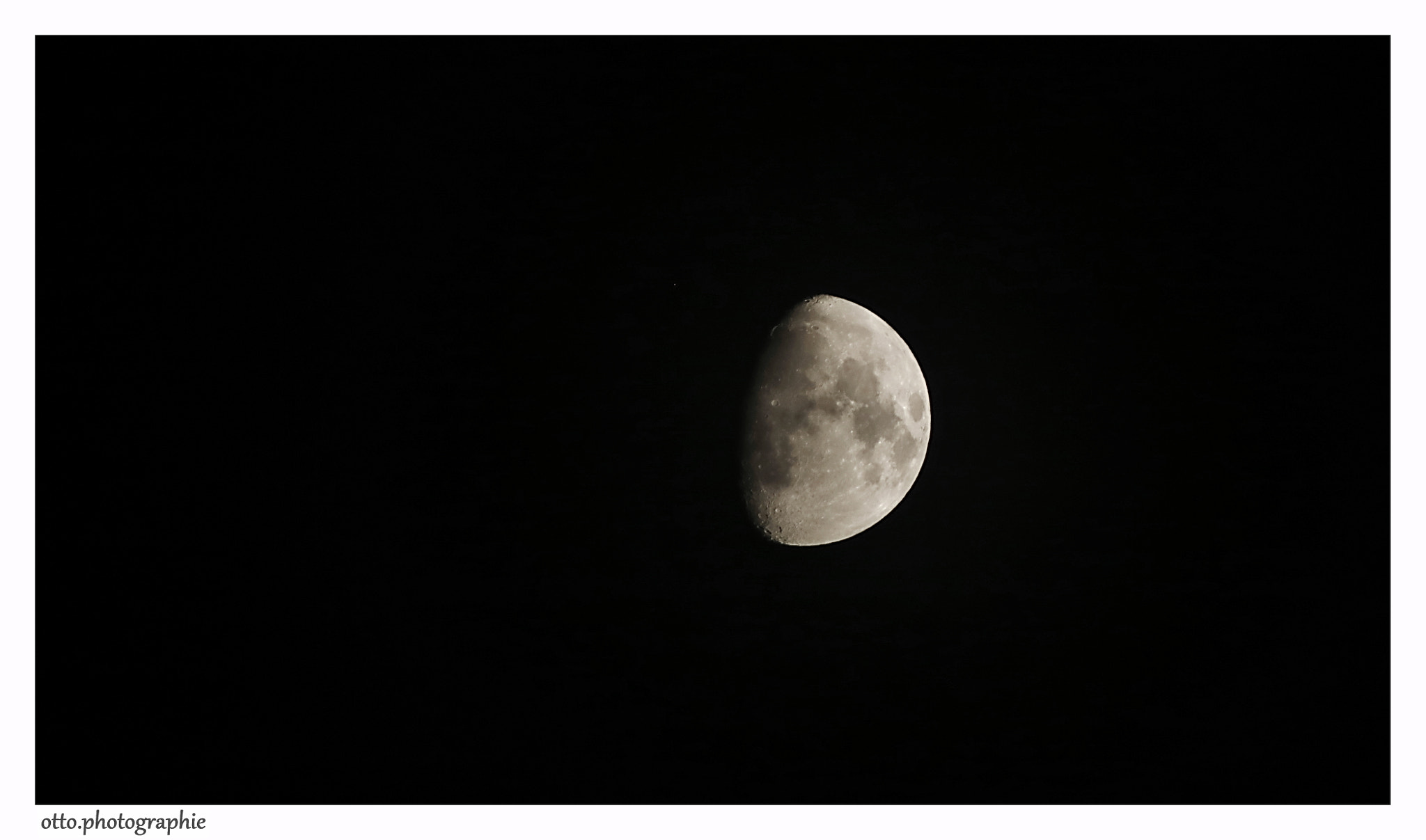 Canon EOS 750D (EOS Rebel T6i / EOS Kiss X8i) + EF75-300mm f/4-5.6 sample photo. Mondphasen photography