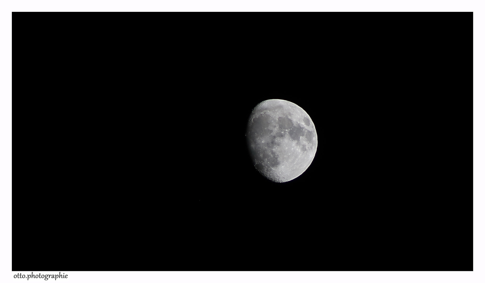 Canon EOS 750D (EOS Rebel T6i / EOS Kiss X8i) + EF75-300mm f/4-5.6 sample photo. Mondphasen photography