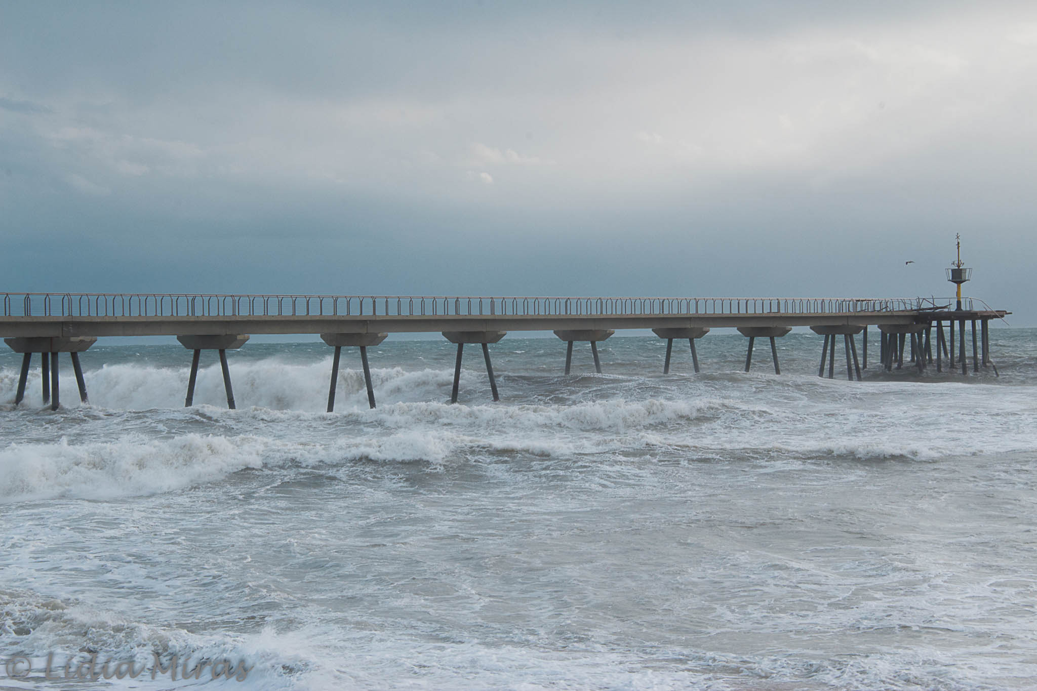 Canon EOS 700D (EOS Rebel T5i / EOS Kiss X7i) sample photo. Waves at badalona sea bridge photography