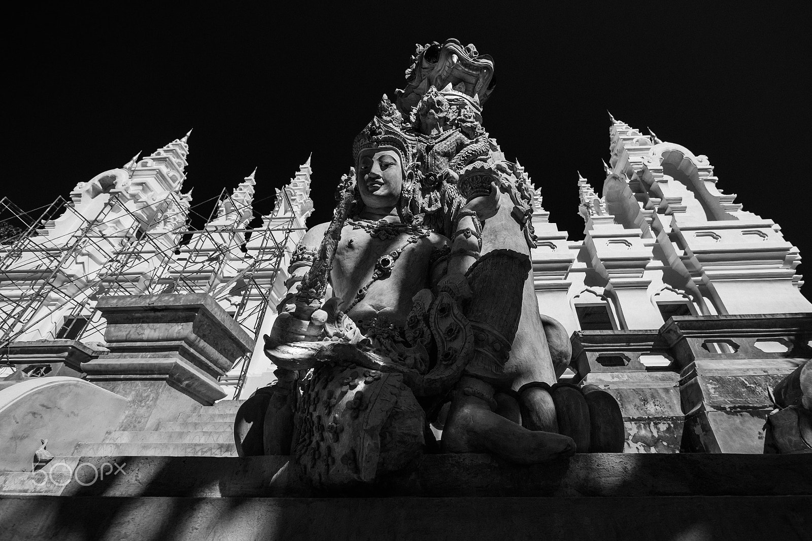 Panasonic Lumix DMC-GX85 (Lumix DMC-GX80 / Lumix DMC-GX7 Mark II) + Panasonic Lumix G Vario 7-14mm F4 ASPH sample photo. Thai angel stucco sculpture photography