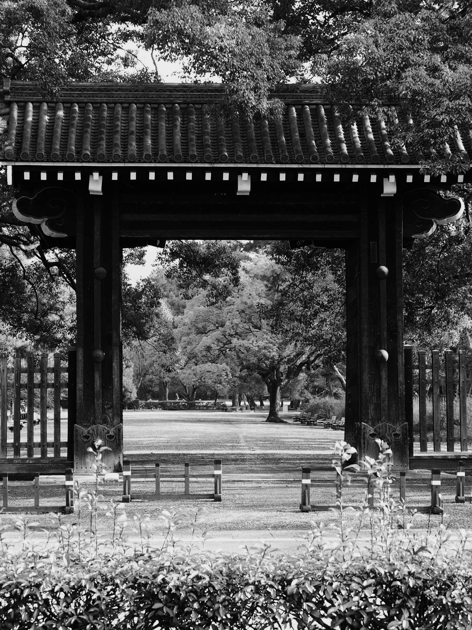 Olympus OM-D E-M5 + Olympus M.Zuiko Digital ED 40-150mm F2.8 Pro sample photo. Another gate. kyoto imperial palace, kyoto, japan photography