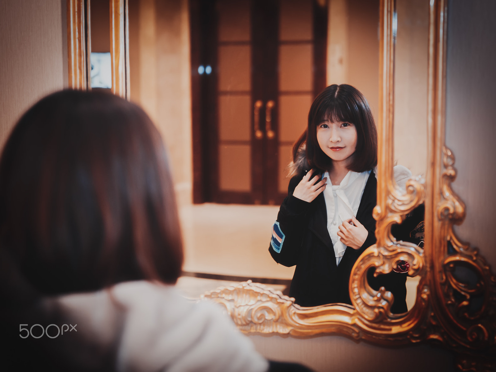 Canon EOS 6D + Canon EF 35mm F1.4L II USM sample photo. Girl in the mirror photography