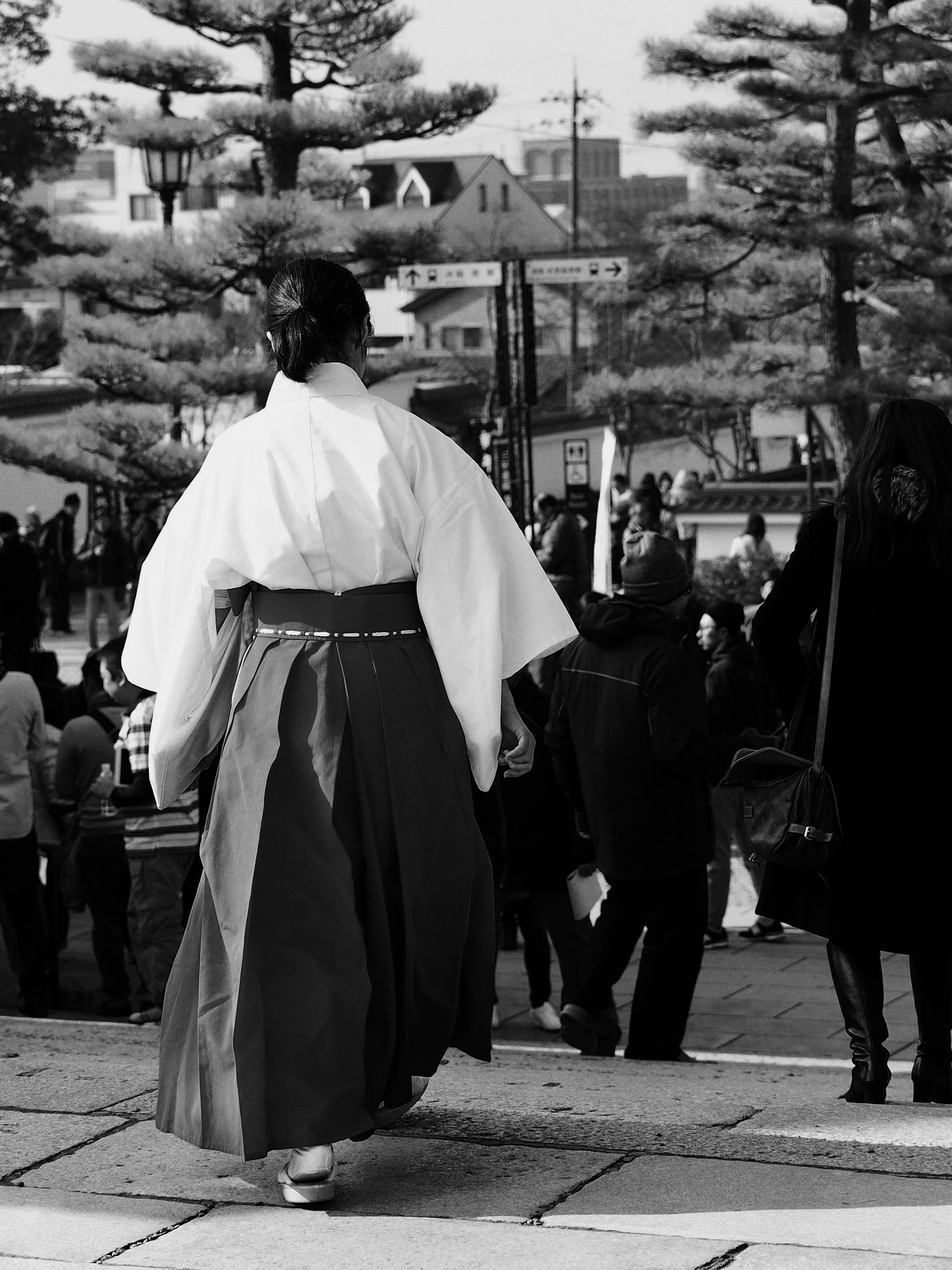 Olympus OM-D E-M5 + Olympus M.Zuiko Digital ED 40-150mm F2.8 Pro sample photo. Ichiko, fushimi inari shrine, kyoto, japan photography