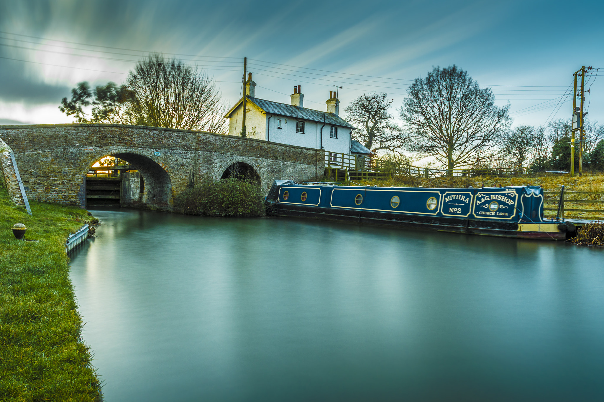 Nikon D5500 + Nikon AF-S DX Nikkor 18-70mm F3.5-4.5G ED-IF sample photo. Grand union canal at grove church photography