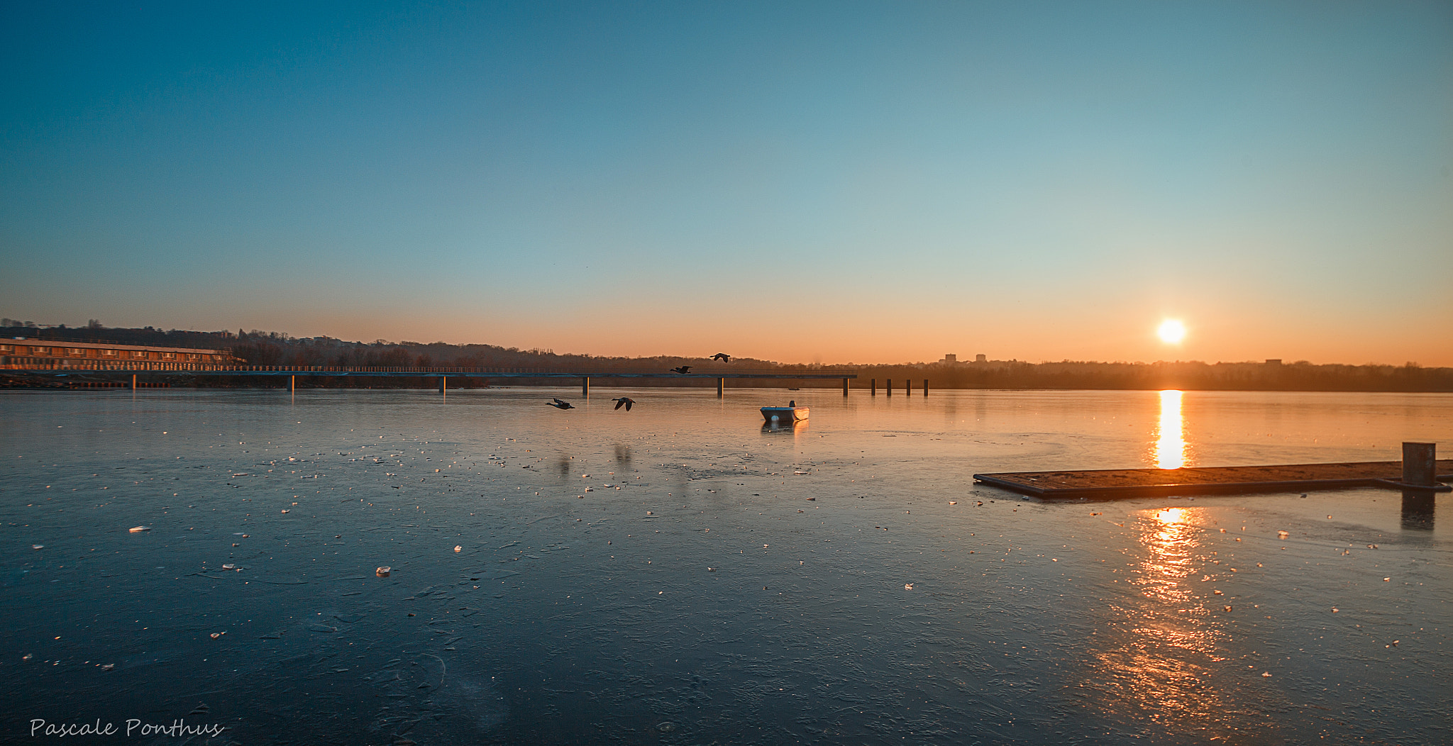Sigma 10-20mm F3.5 EX DC HSM sample photo. Lac de vaires gelé photography