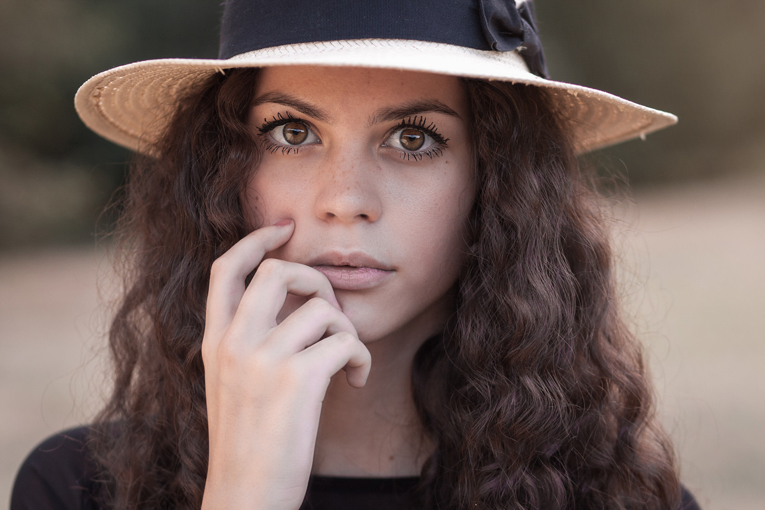Canon EOS 40D + Canon EF 85mm F1.8 USM sample photo. Look me in the eyes photography