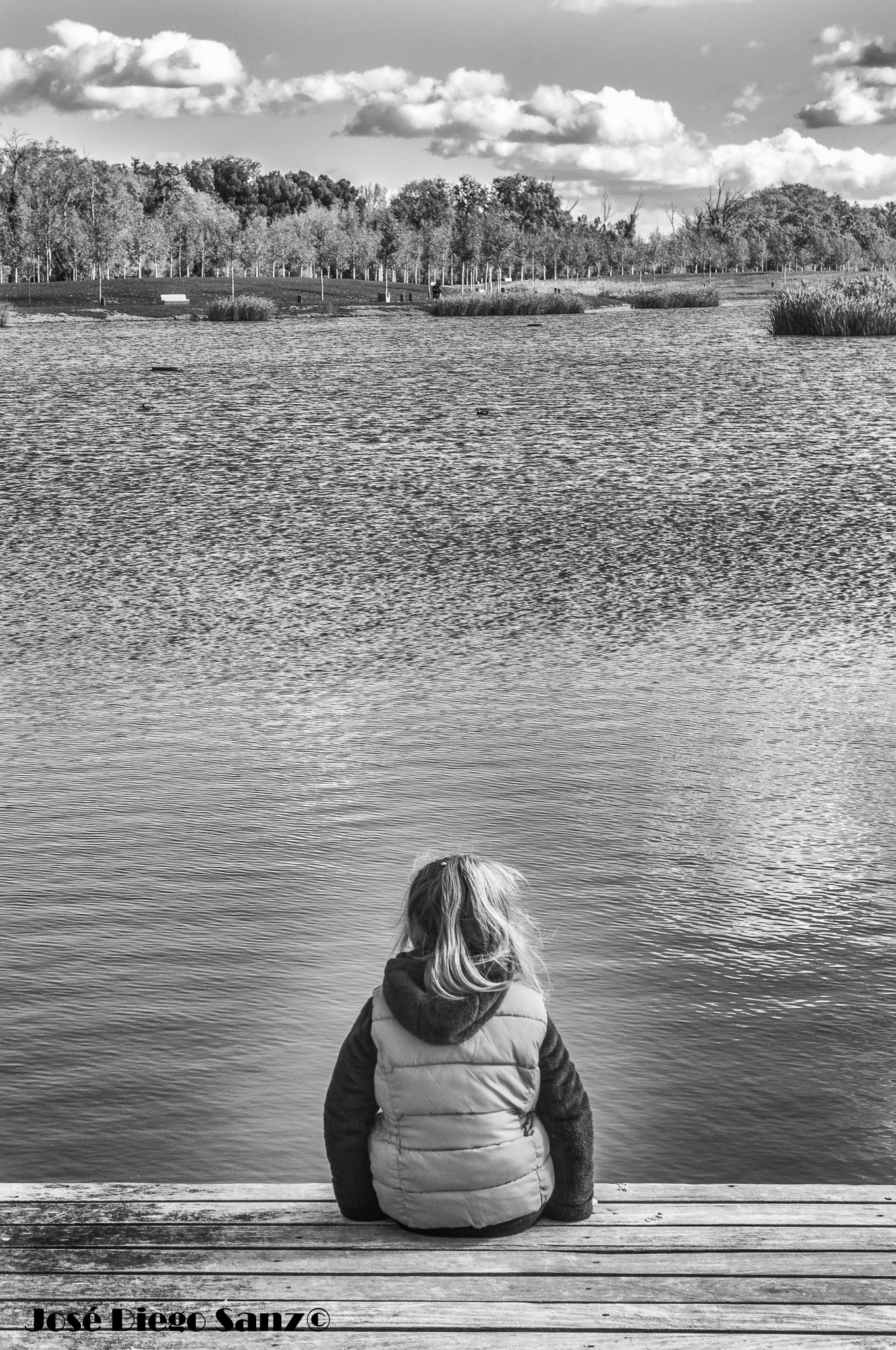 Nikon D90 + Nikon AF-S Nikkor 28-70mm F2.8 ED-IF sample photo. Girl on the pier photography