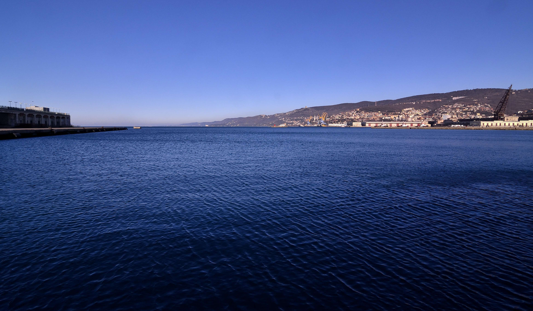 Nikon D7000 + Tokina AT-X Pro 11-16mm F2.8 DX sample photo. Trieste is cold now photography