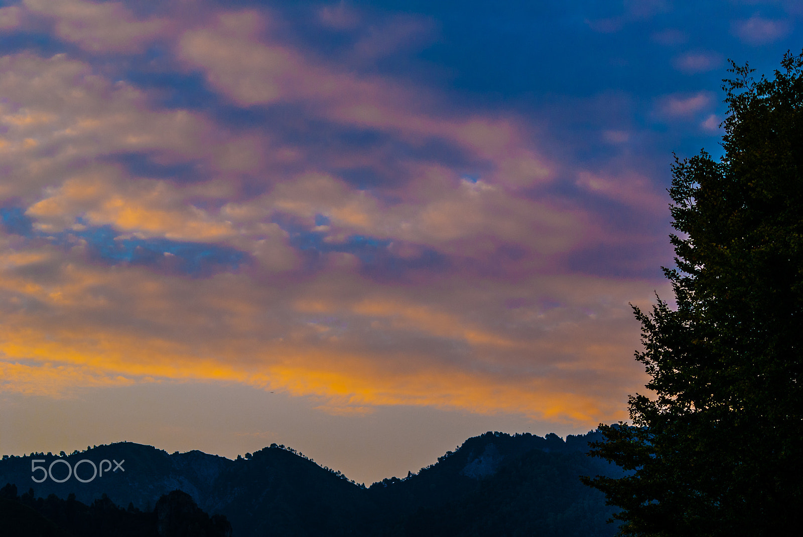 Sony Alpha DSLR-A330 + Sigma 70-300mm F4-5.6 DL Macro sample photo. A beautiful sky photography