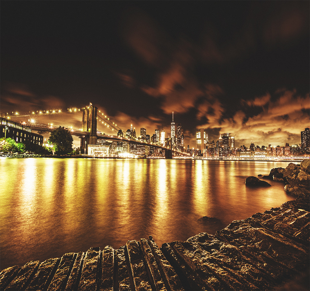 Sony a6300 + Sony E 10-18mm F4 OSS sample photo. Nyc skyline at dusk photography
