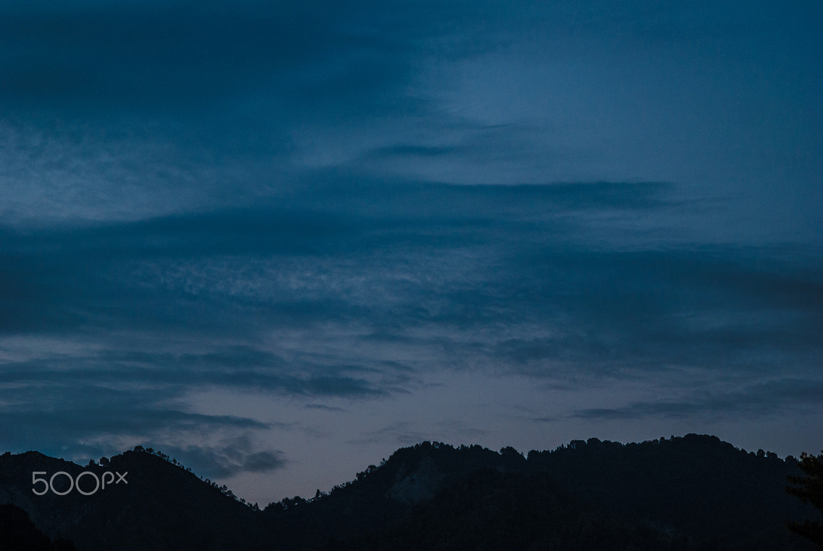 Sony Alpha DSLR-A330 + Sigma 70-300mm F4-5.6 DL Macro sample photo. A beautiful sky photography